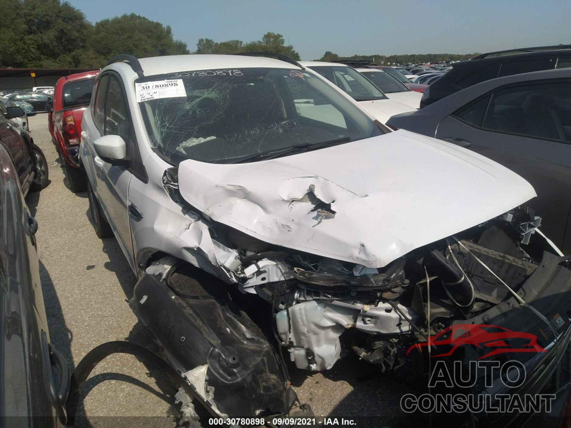 FORD ESCAPE 2017 - 1FMCU0GD7HUC22433