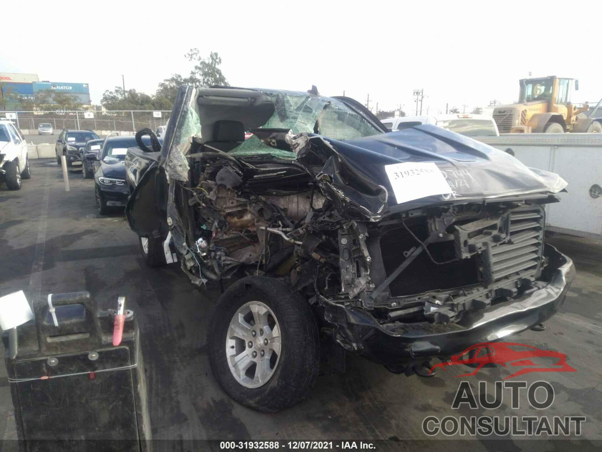 CHEVROLET SILVERADO 1500 2018 - 1GCNKREC4JZ300161