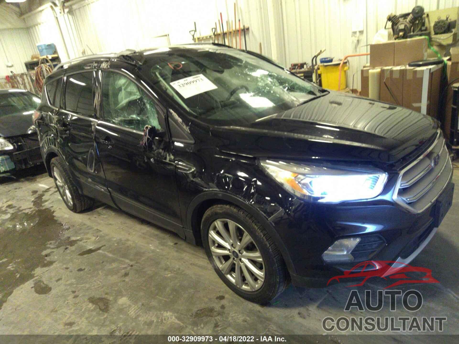 FORD ESCAPE 2017 - 1FMCU0J97HUA77060
