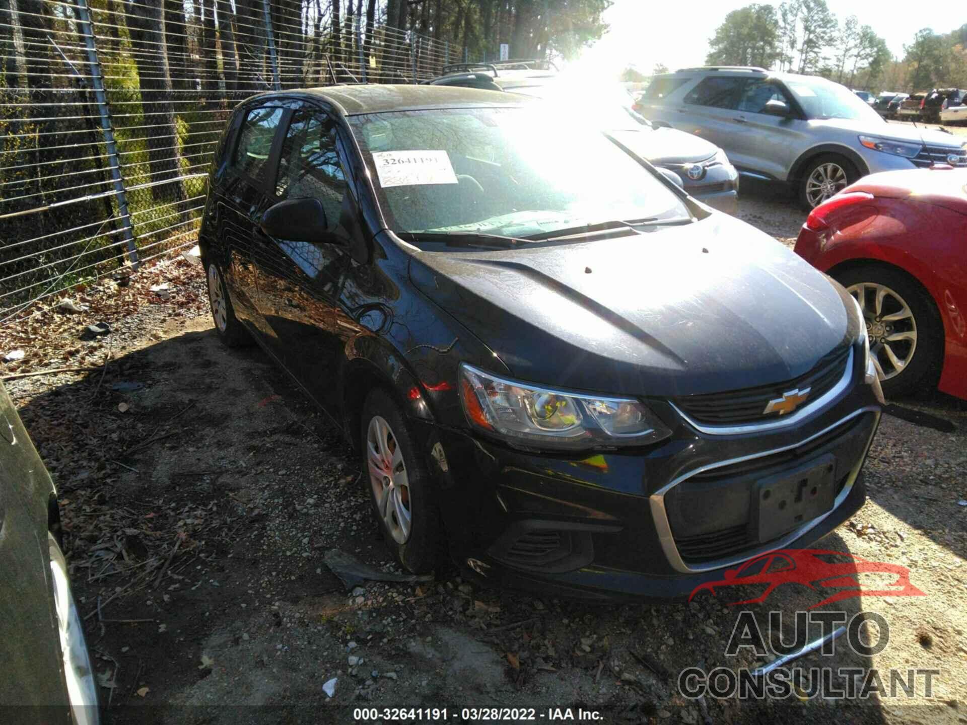 CHEVROLET SONIC 2018 - 1G1JG6SH7J4104235