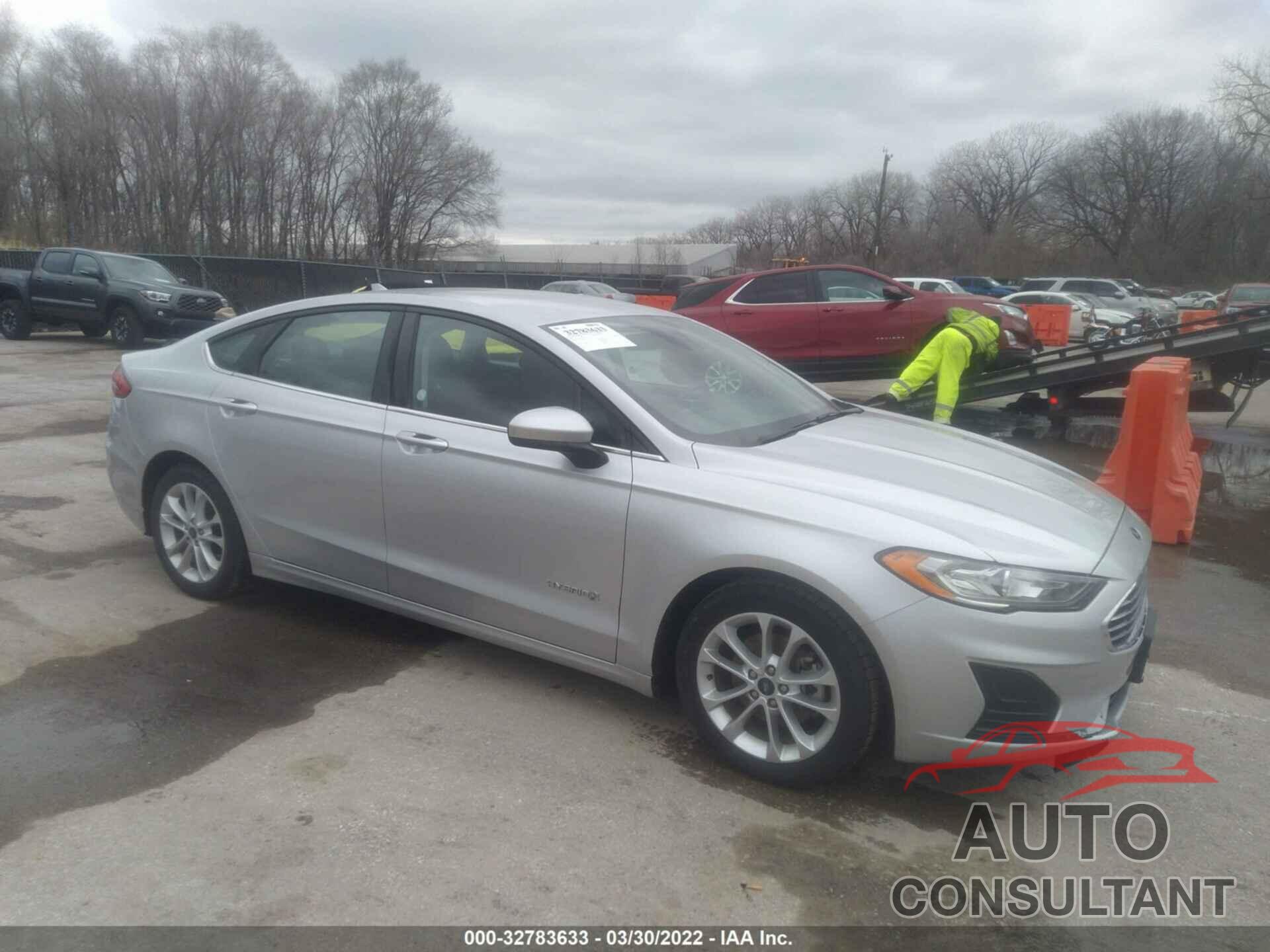 FORD FUSION HYBRID 2019 - 3FA6P0LU5KR226385