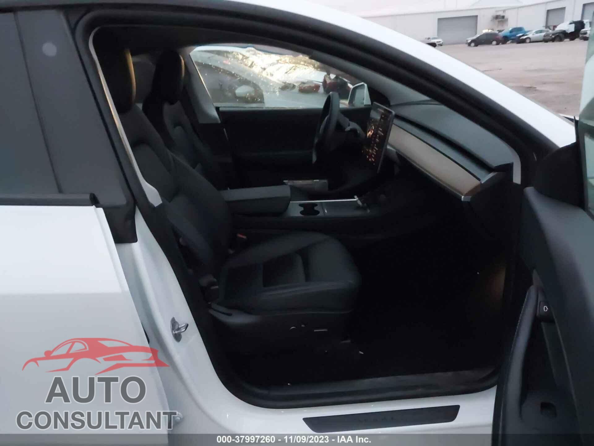 TESLA MODEL Y 2021 - 5YJYGAEE2MF113237