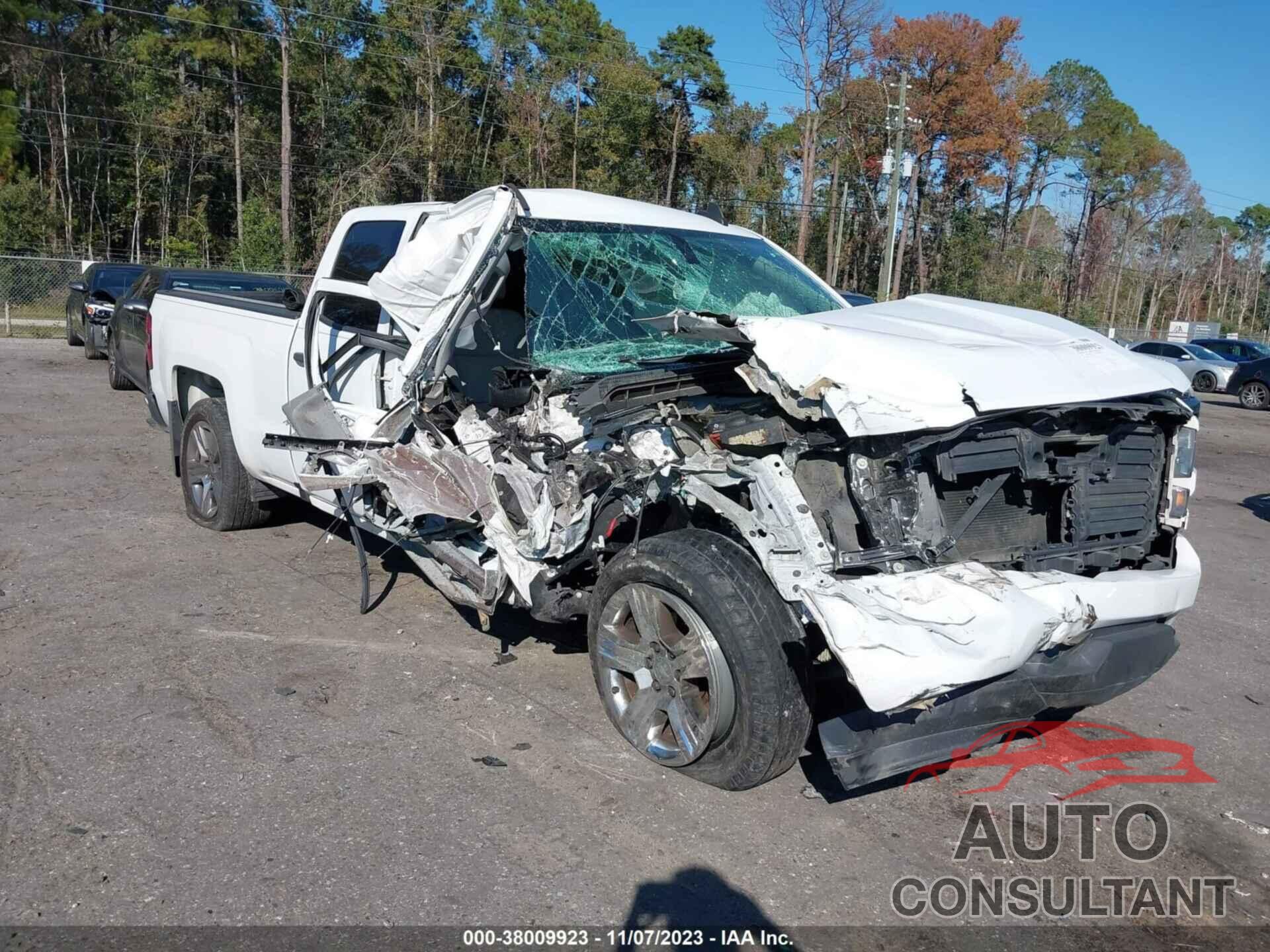 CHEVROLET SILVERADO 1500 2018 - 1GCRCPEC9JZ216355