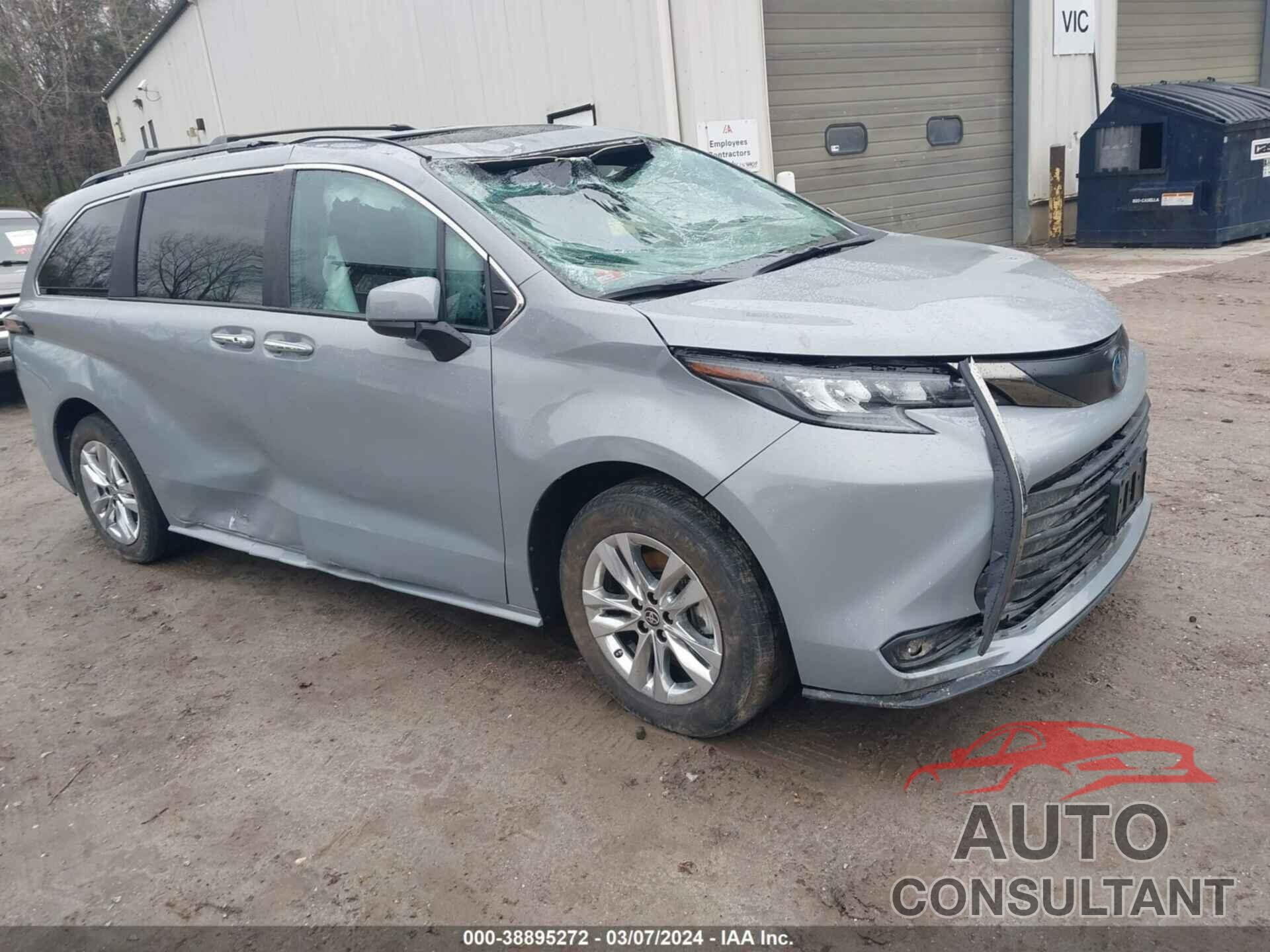 TOYOTA SIENNA 2023 - 5TDCSKFC2PS083121