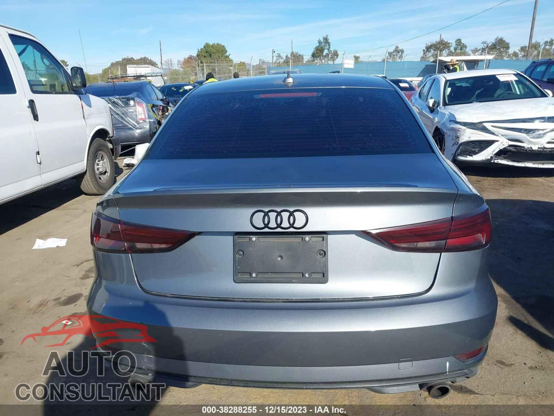 AUDI A3 2018 - WAUB8GFF7J1012189