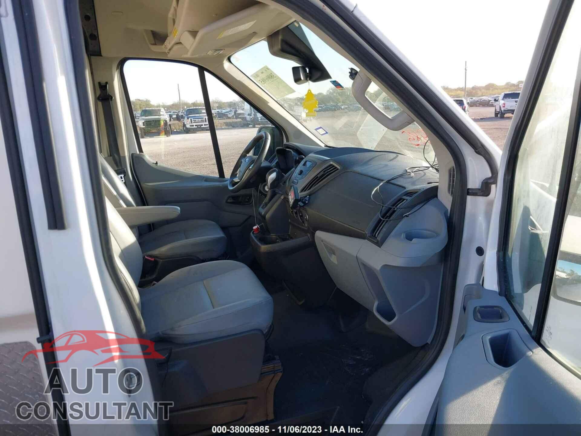 FORD TRANSIT 2017 - 1FTYR2XM1HKB06843