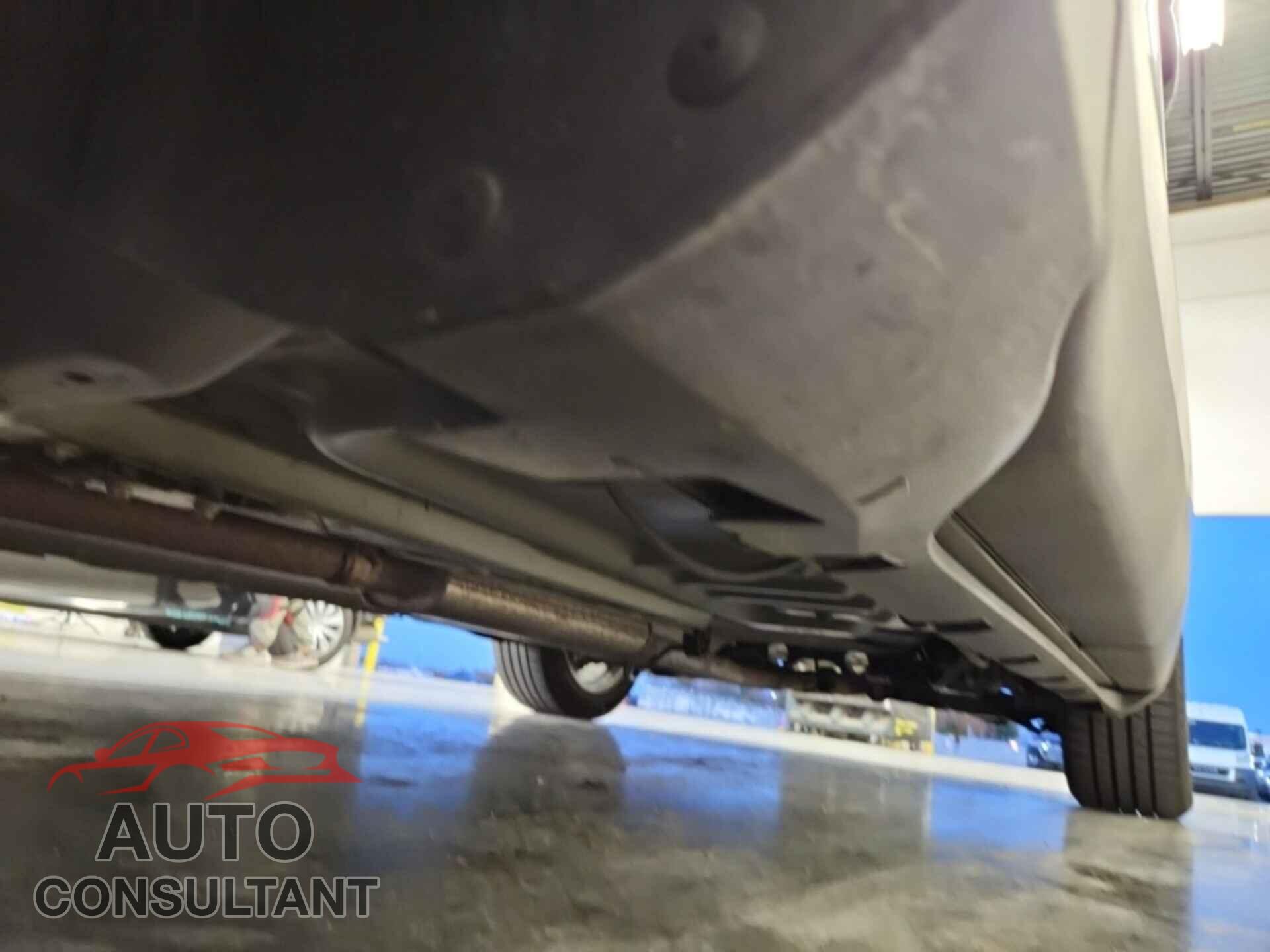 FORD TAURUS 2018 - 1FAHP2E85JG126104