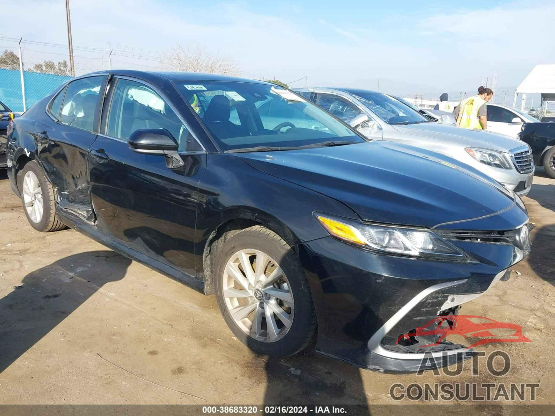 TOYOTA CAMRY 2022 - 4T1C11AK4NU637338