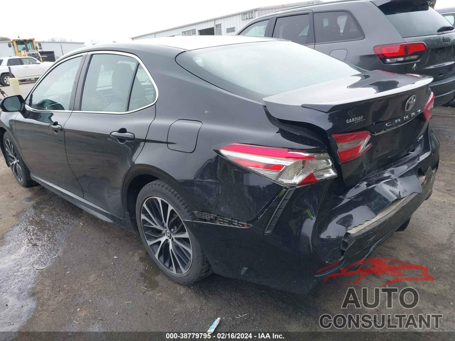 TOYOTA CAMRY 2018 - 4T1B11HK9JU073102