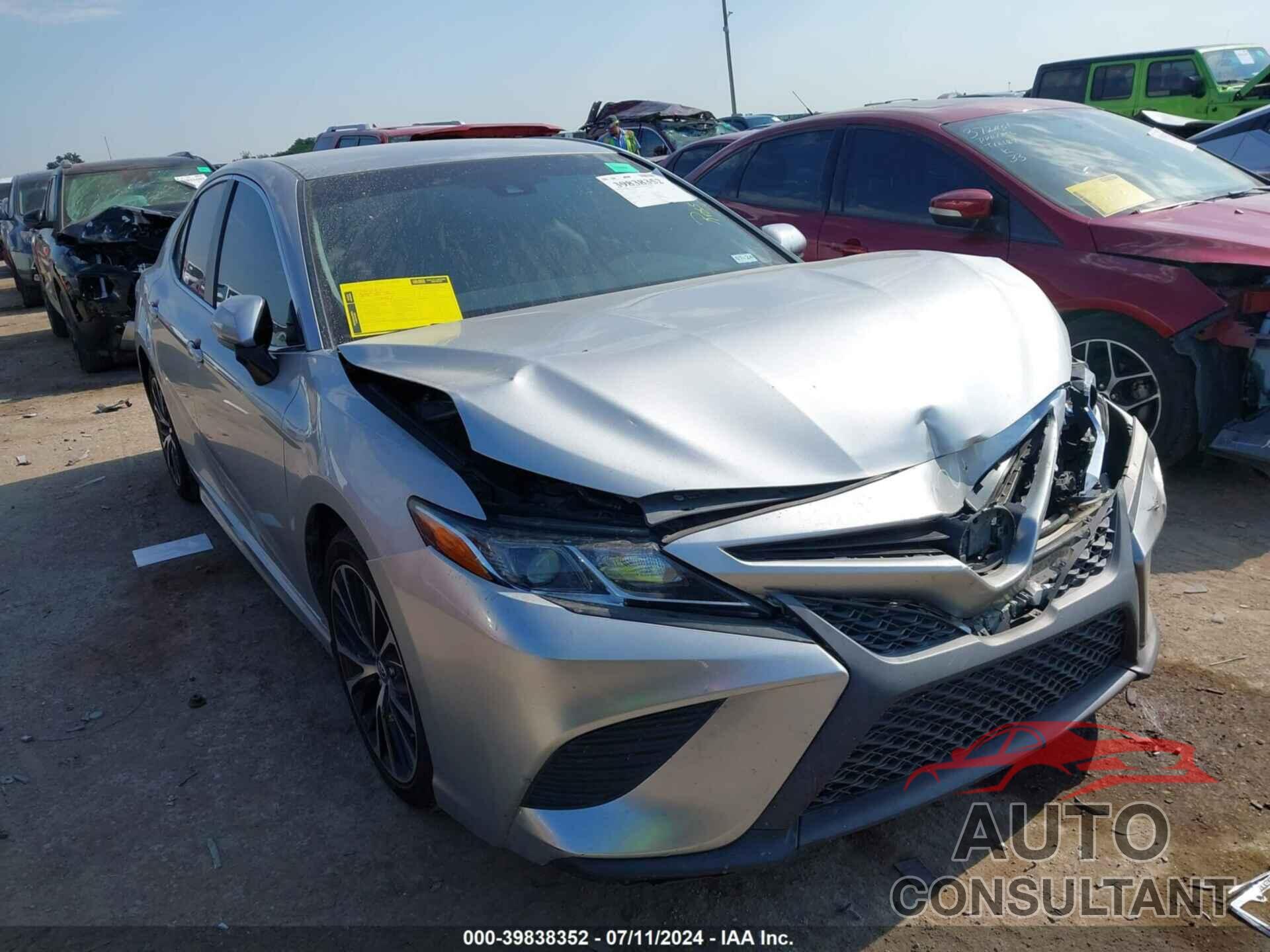 TOYOTA CAMRY 2018 - 4T1B11HK1JU591320