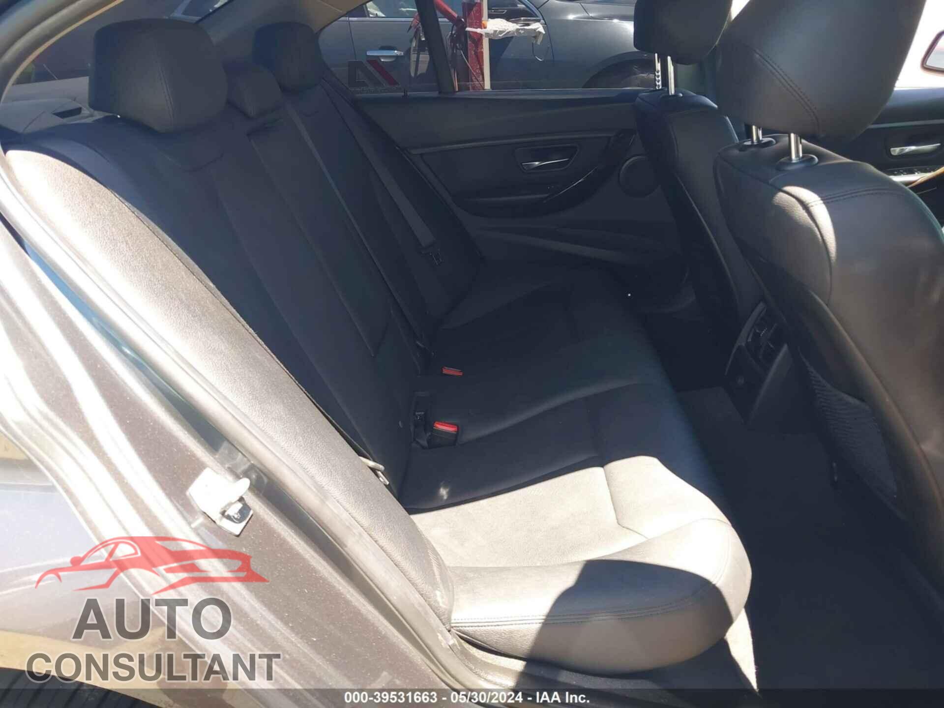 BMW 320I 2016 - WBA8E5G52GNU20114