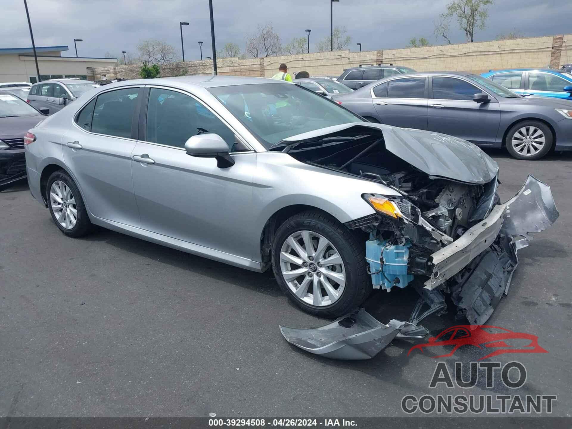 TOYOTA CAMRY 2018 - 4T1B11HK3JU108622