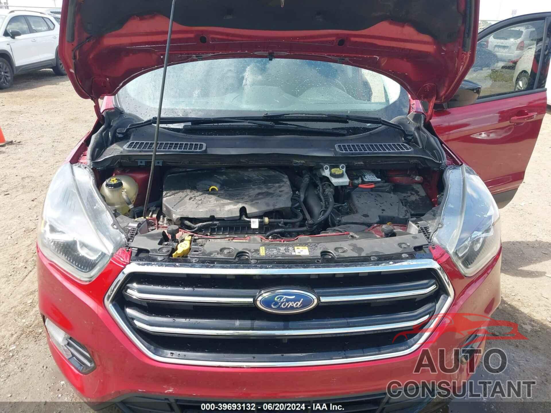 FORD ESCAPE 2018 - 1FMCU0GDXJUA79144