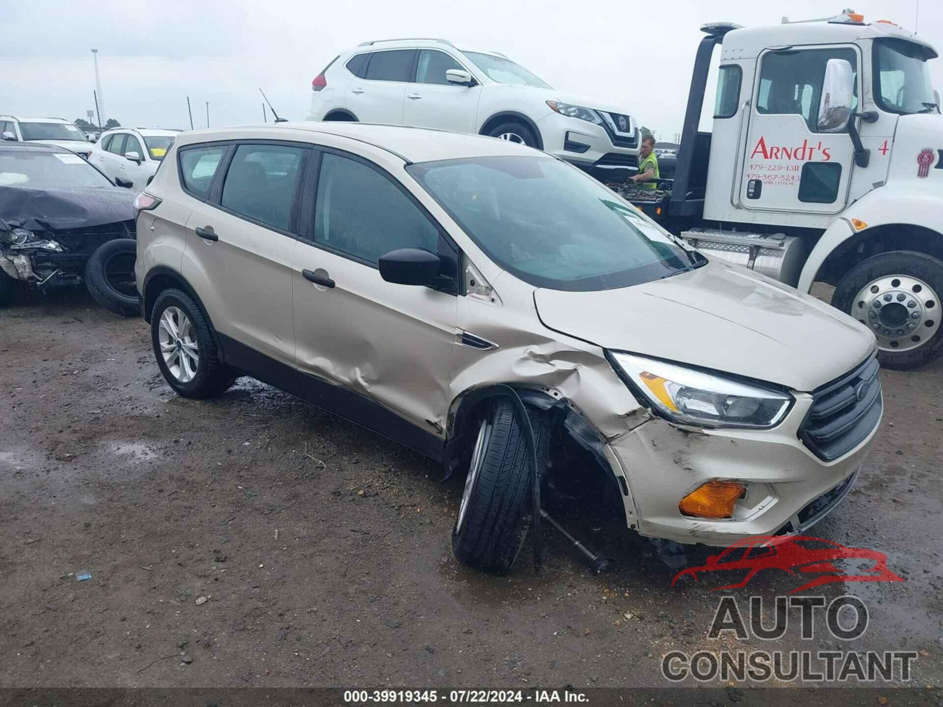 FORD ESCAPE 2017 - 1FMCU0F72HUA45852