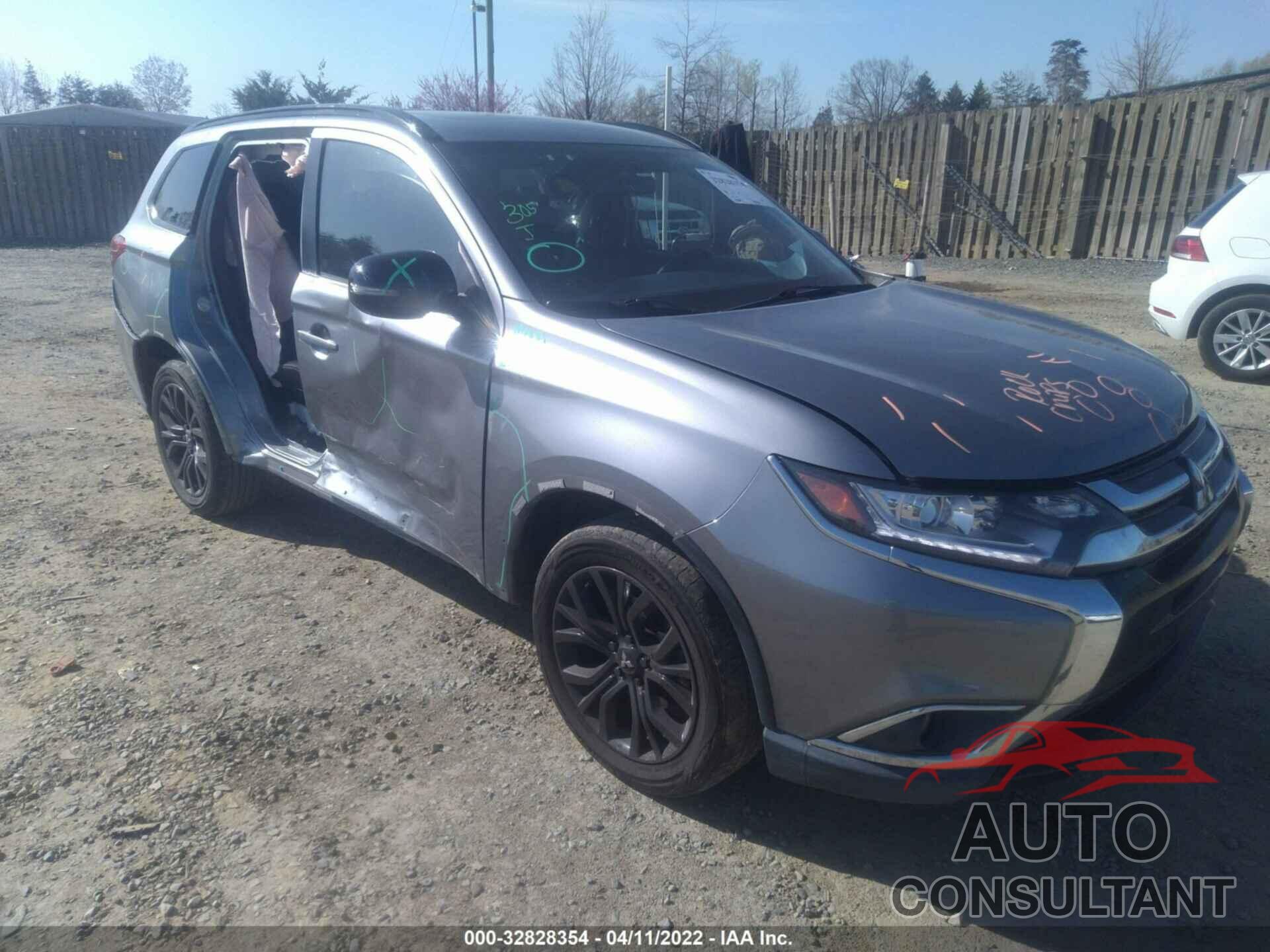 MITSUBISHI OUTLANDER 2018 - JA4AD3A34JZ021928