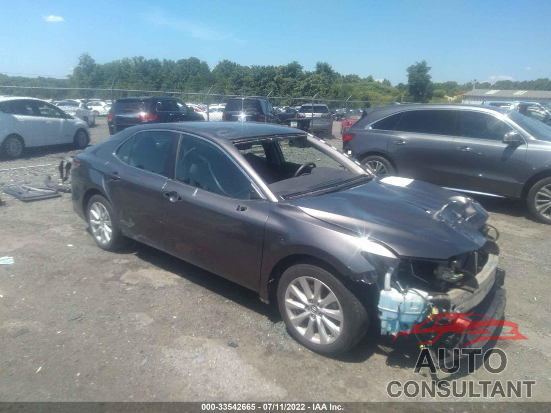 TOYOTA CAMRY 2018 - 4T1B11HK4JU058183