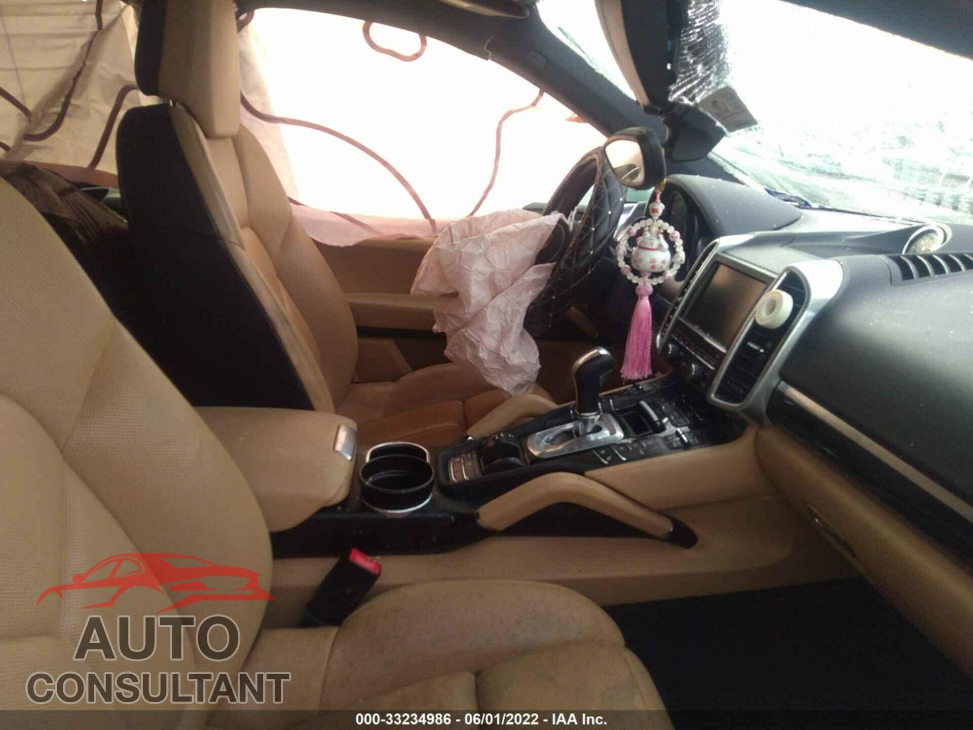 PORSCHE CAYENNE 2016 - WP1AA2A28GKA12004