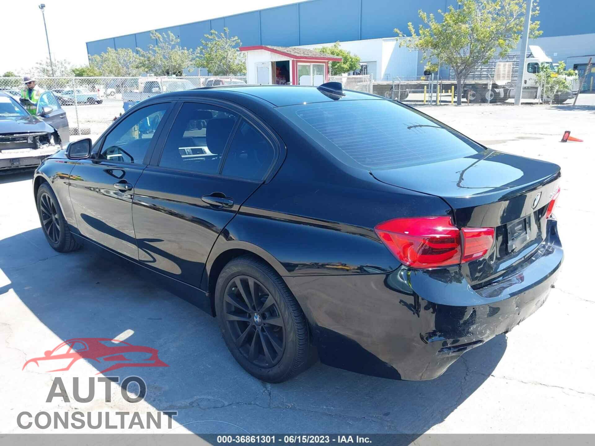BMW 320I 2016 - WBA8E1G54GNU12282