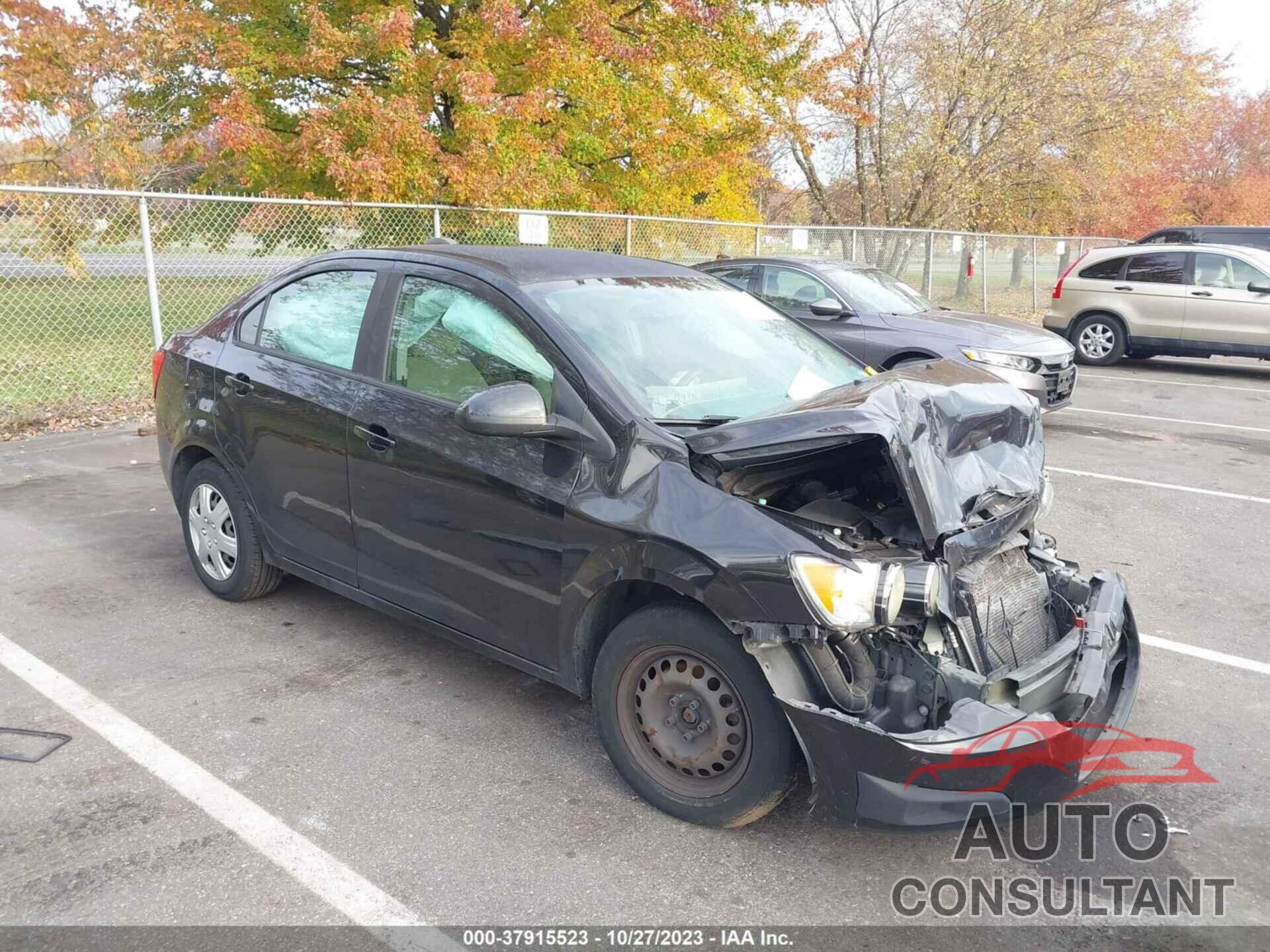 CHEVROLET SONIC 2015 - 1G1JA5SH6F4142395