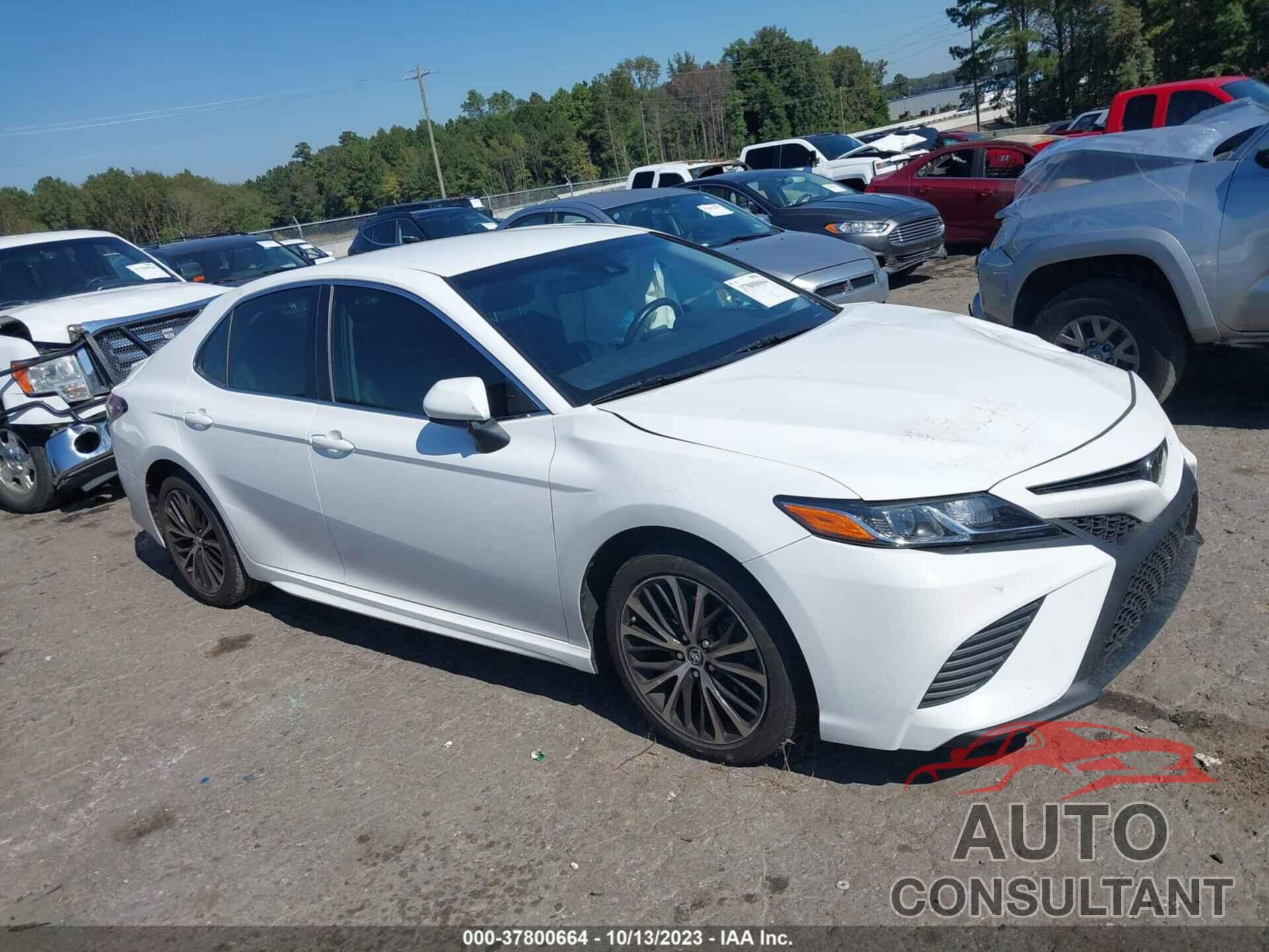 TOYOTA CAMRY 2018 - 4T1B11HK5JU532576