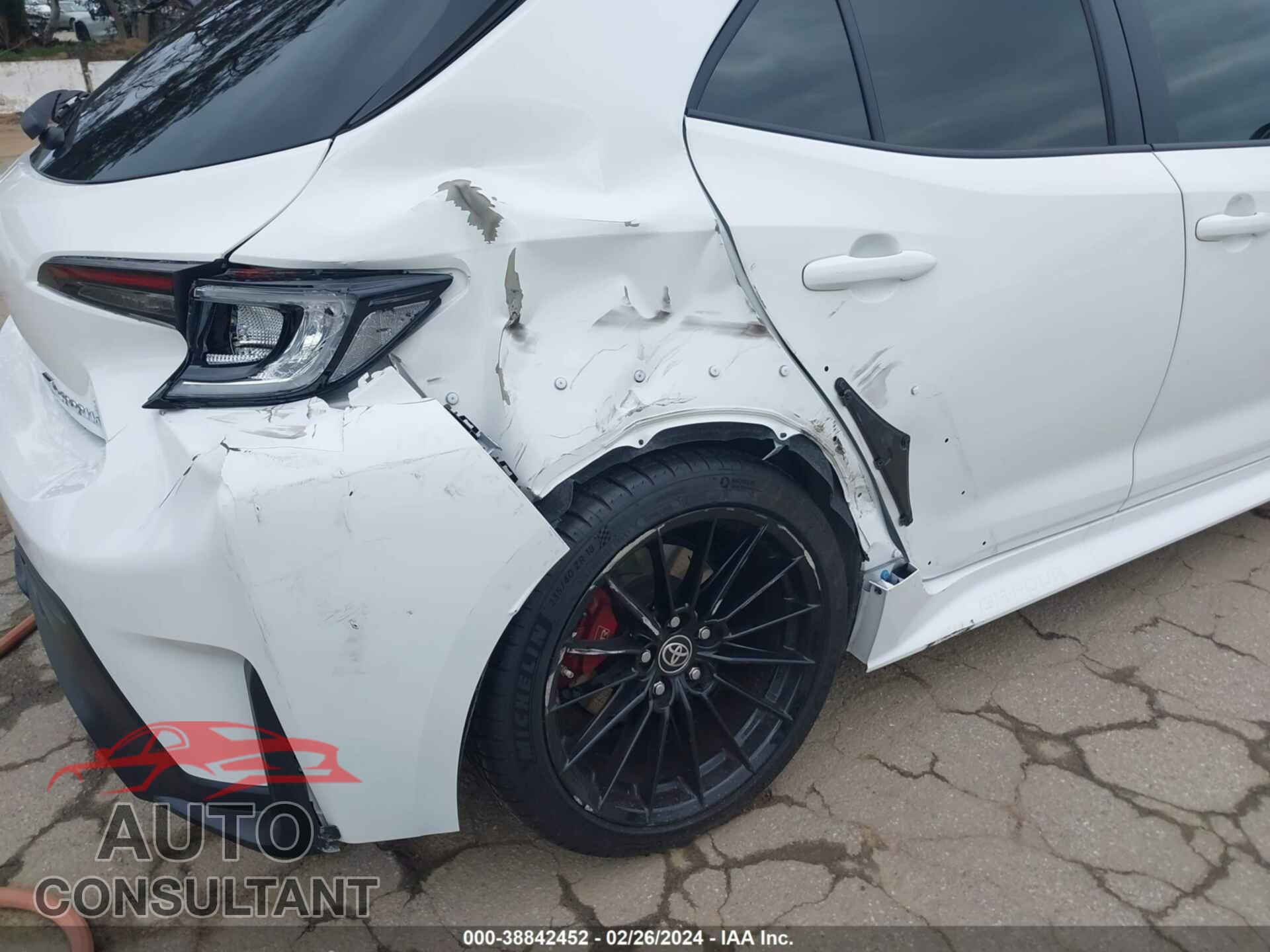 TOYOTA GR COROLLA 2024 - JTNABAAE9RA008065