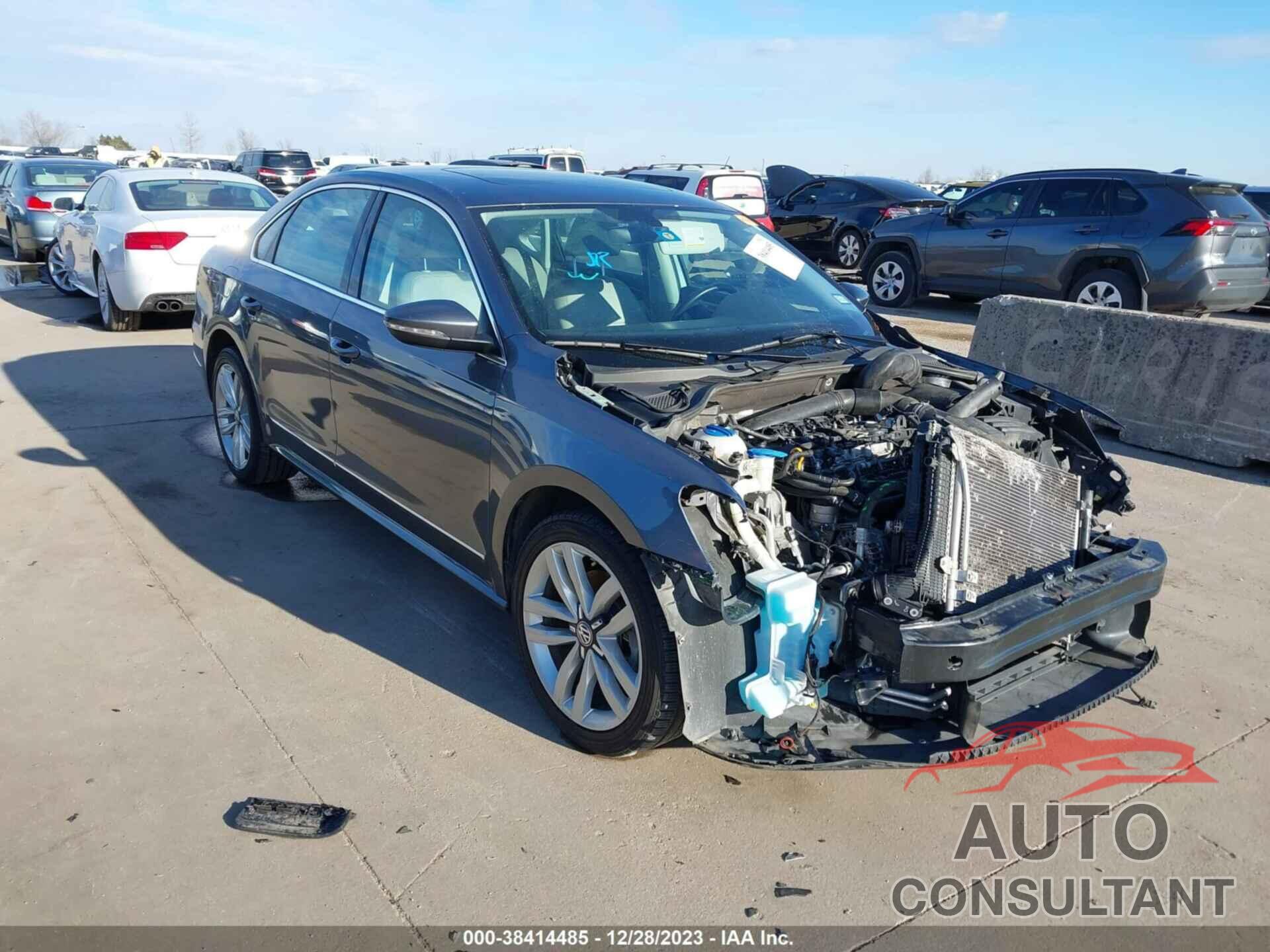 VOLKSWAGEN PASSAT 2017 - 1VWGT7A34HC041827