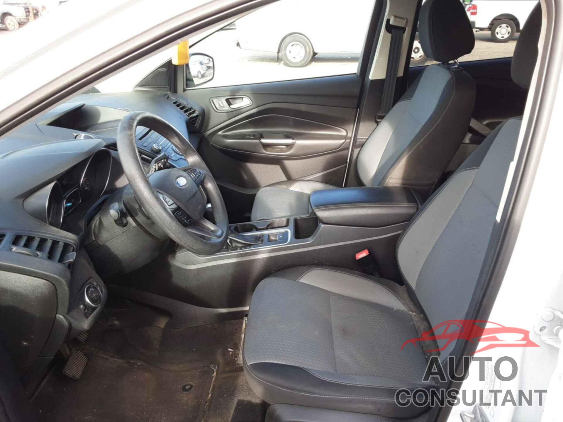 FORD ESCAPE 2017 - 1FMCU0GD8HUA62725