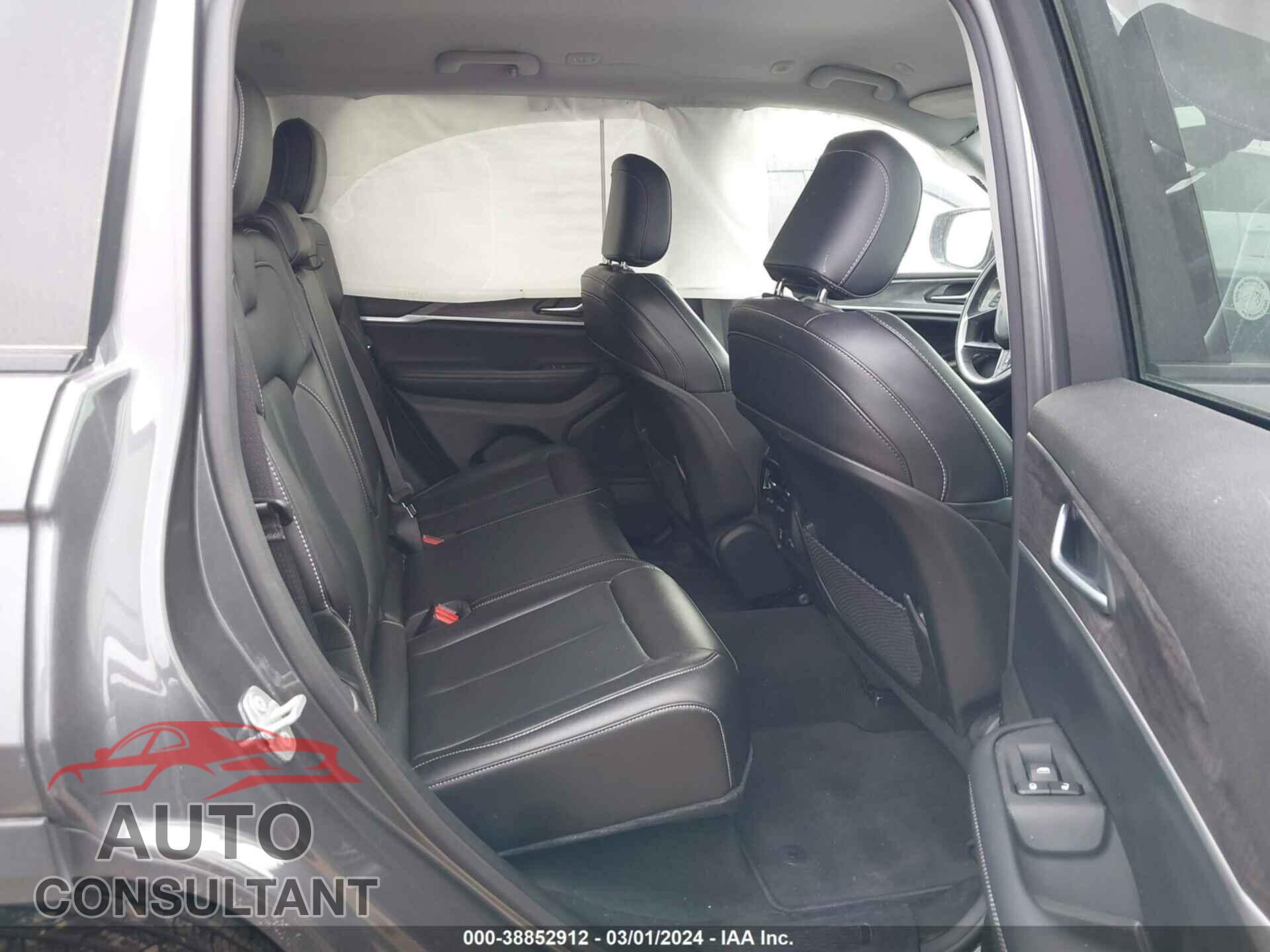 JEEP GRAND CHEROKEE 2023 - 1C4RJGBGXP8713961