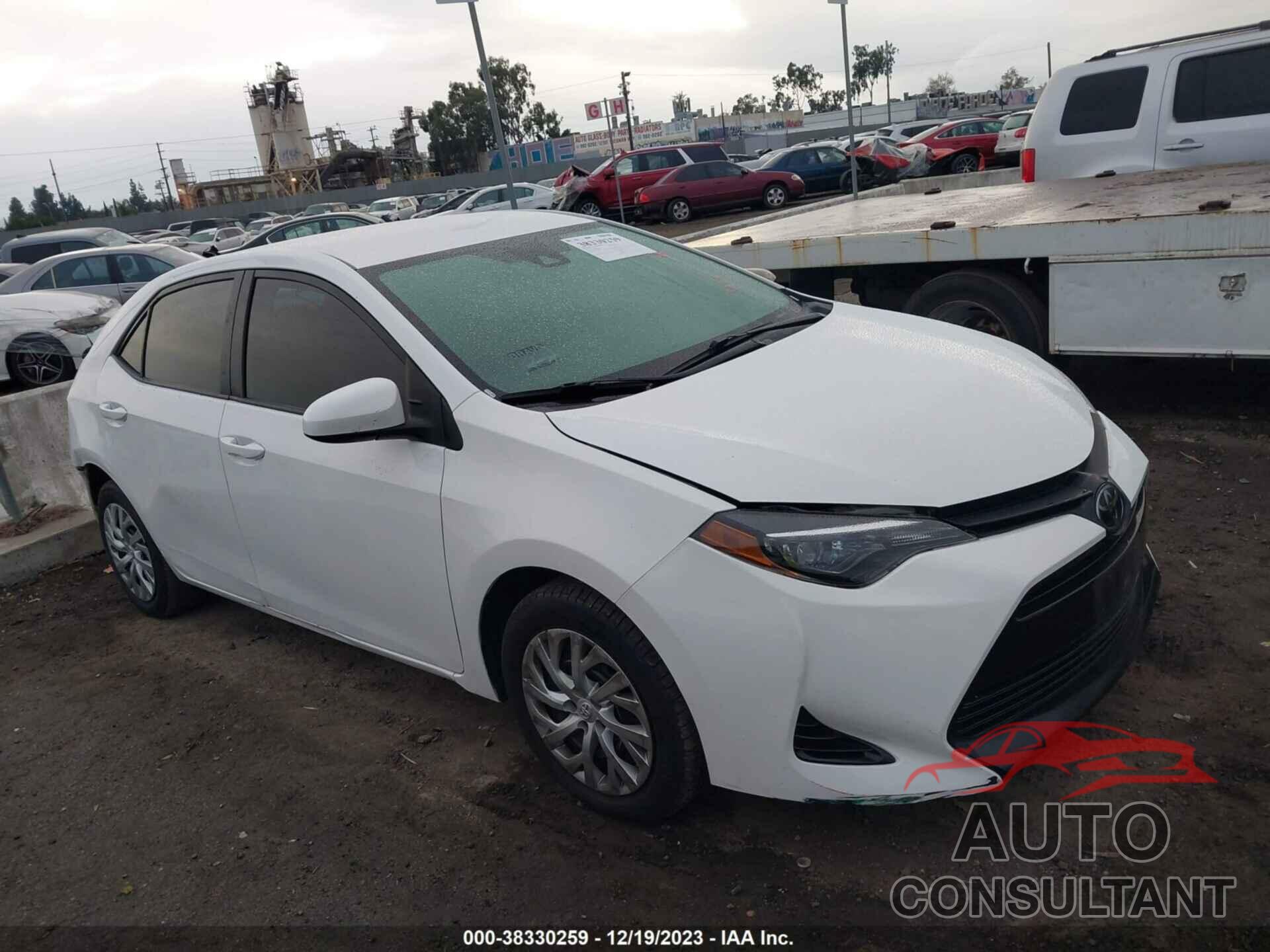 TOYOTA COROLLA 2018 - 5YFBURHE2JP841164