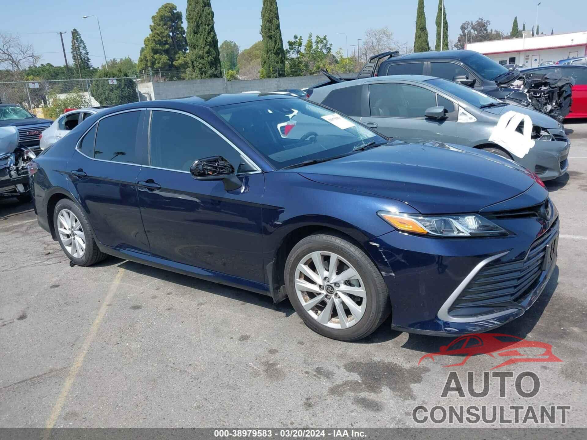 TOYOTA CAMRY 2022 - 4T1C11AK1NU070571