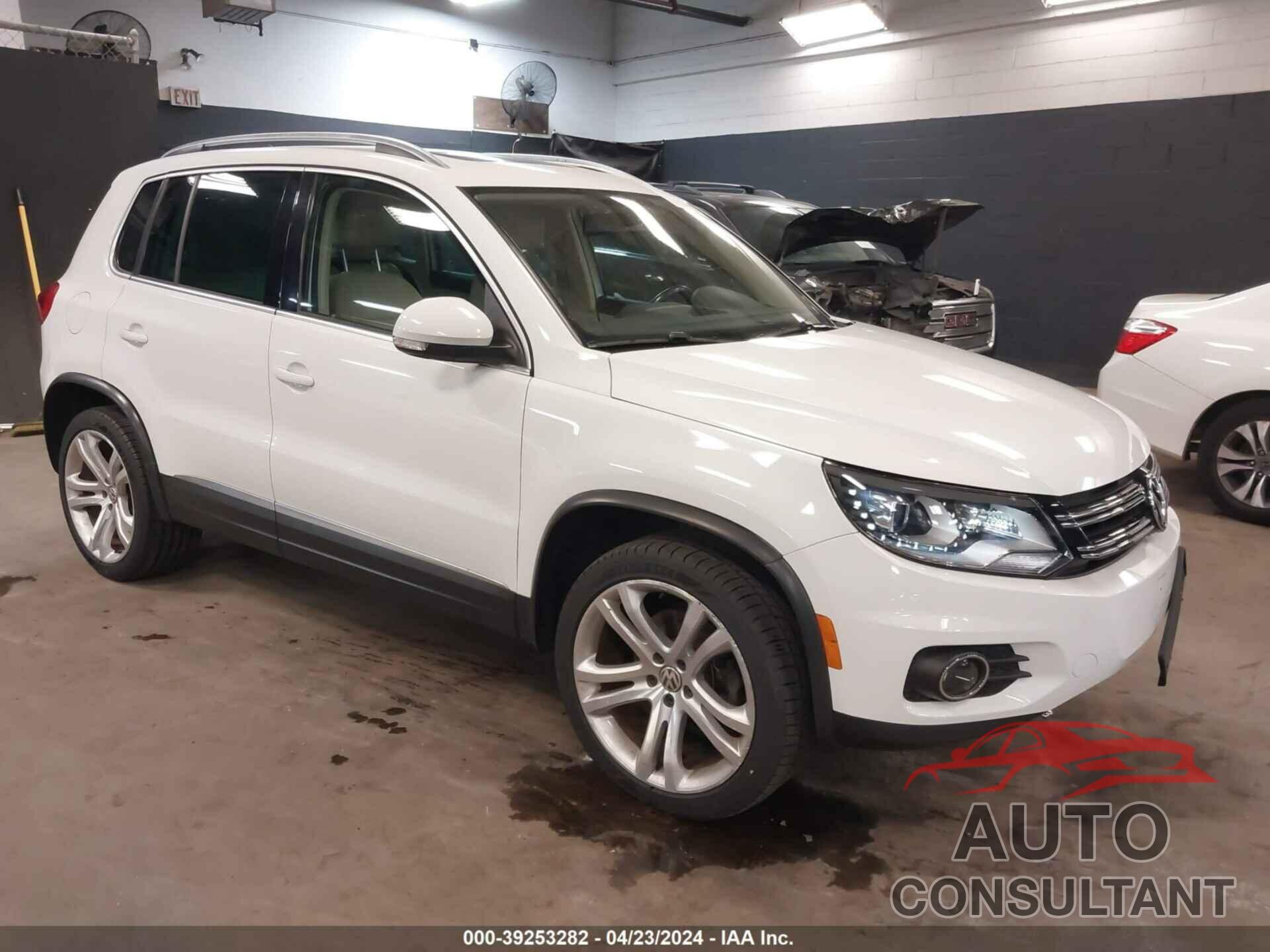 VOLKSWAGEN TIGUAN 2016 - WVGBV7AXXGW600686