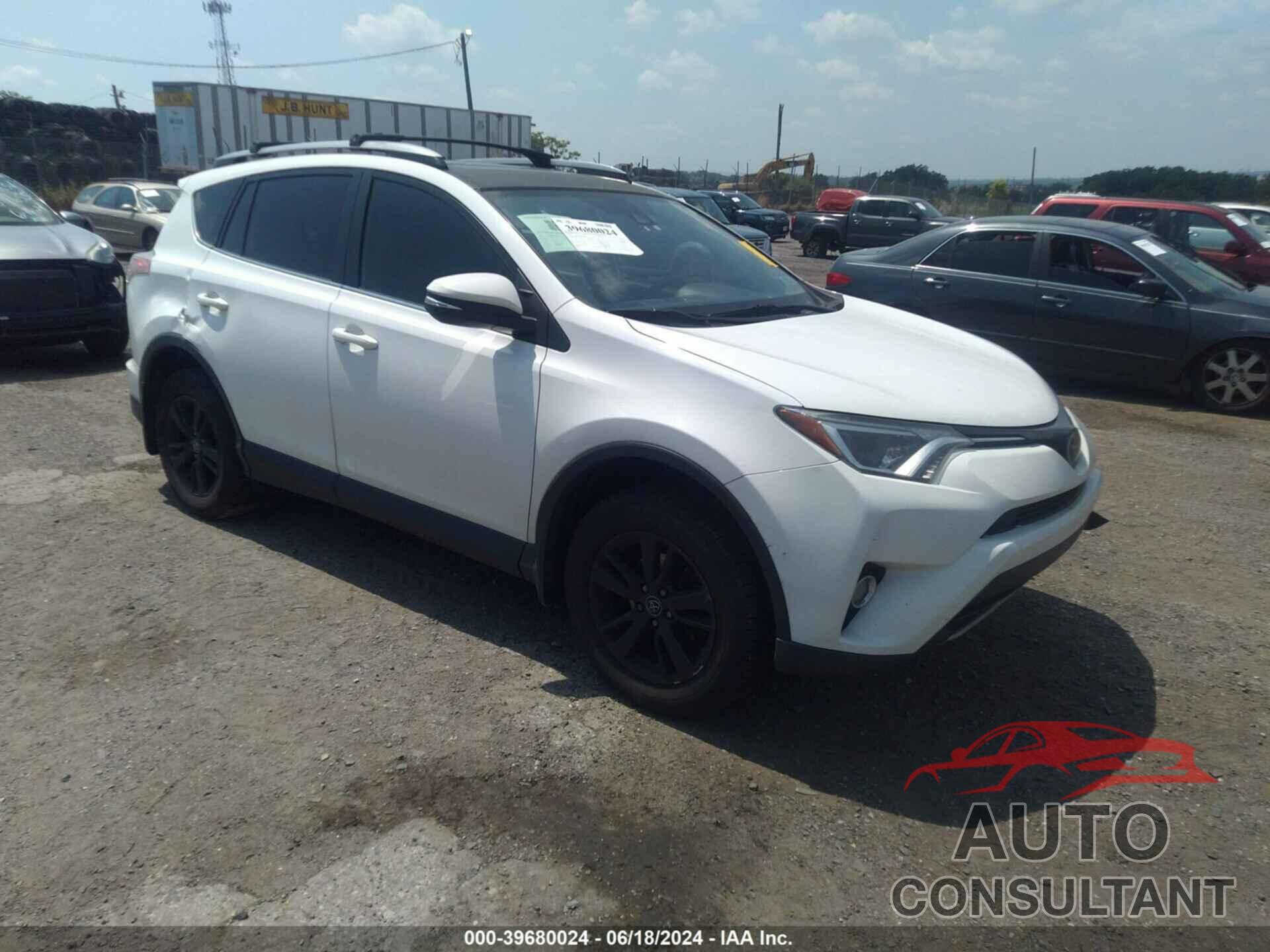 TOYOTA RAV4 2017 - JTMRFREV8HD210543