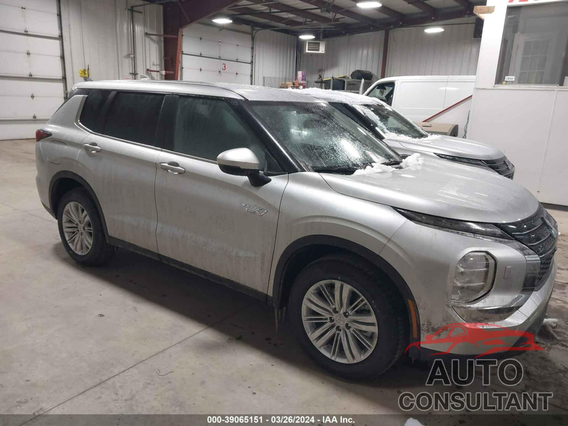 MITSUBISHI OUTLANDER 2024 - JA4T5UA99RZ049686