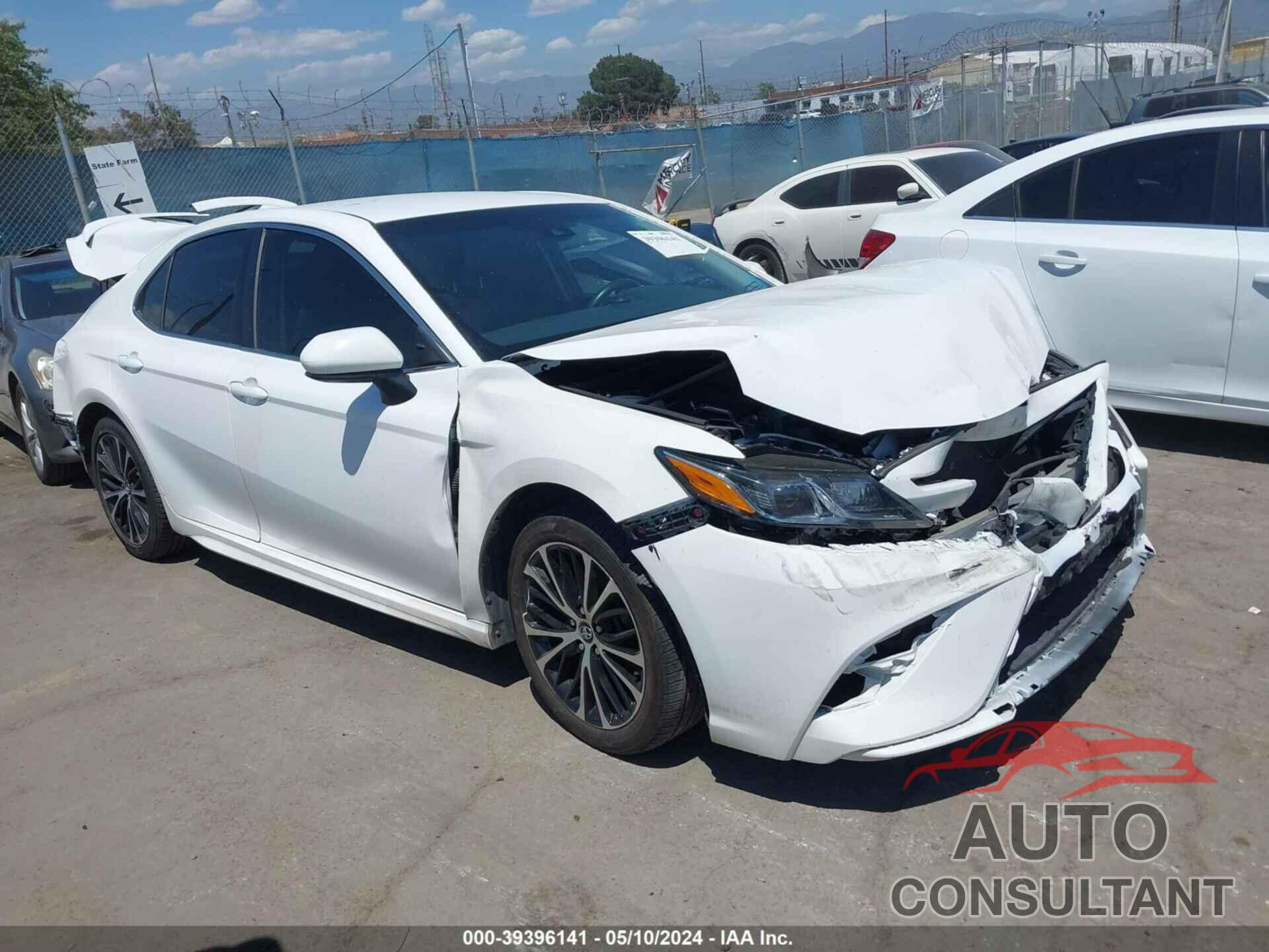 TOYOTA CAMRY 2018 - 4T1B11HK0JU565145