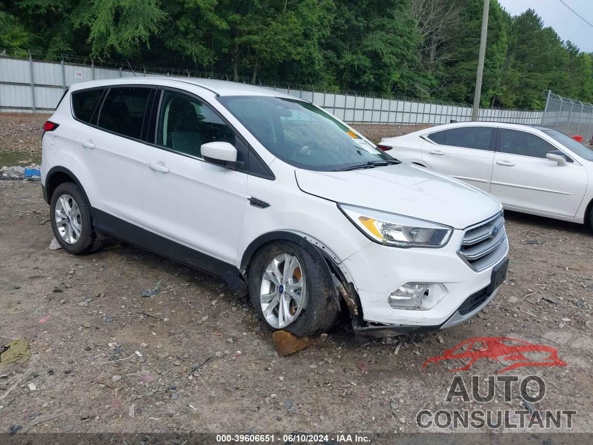 FORD ESCAPE 2017 - 1FMCU0G96HUE90448