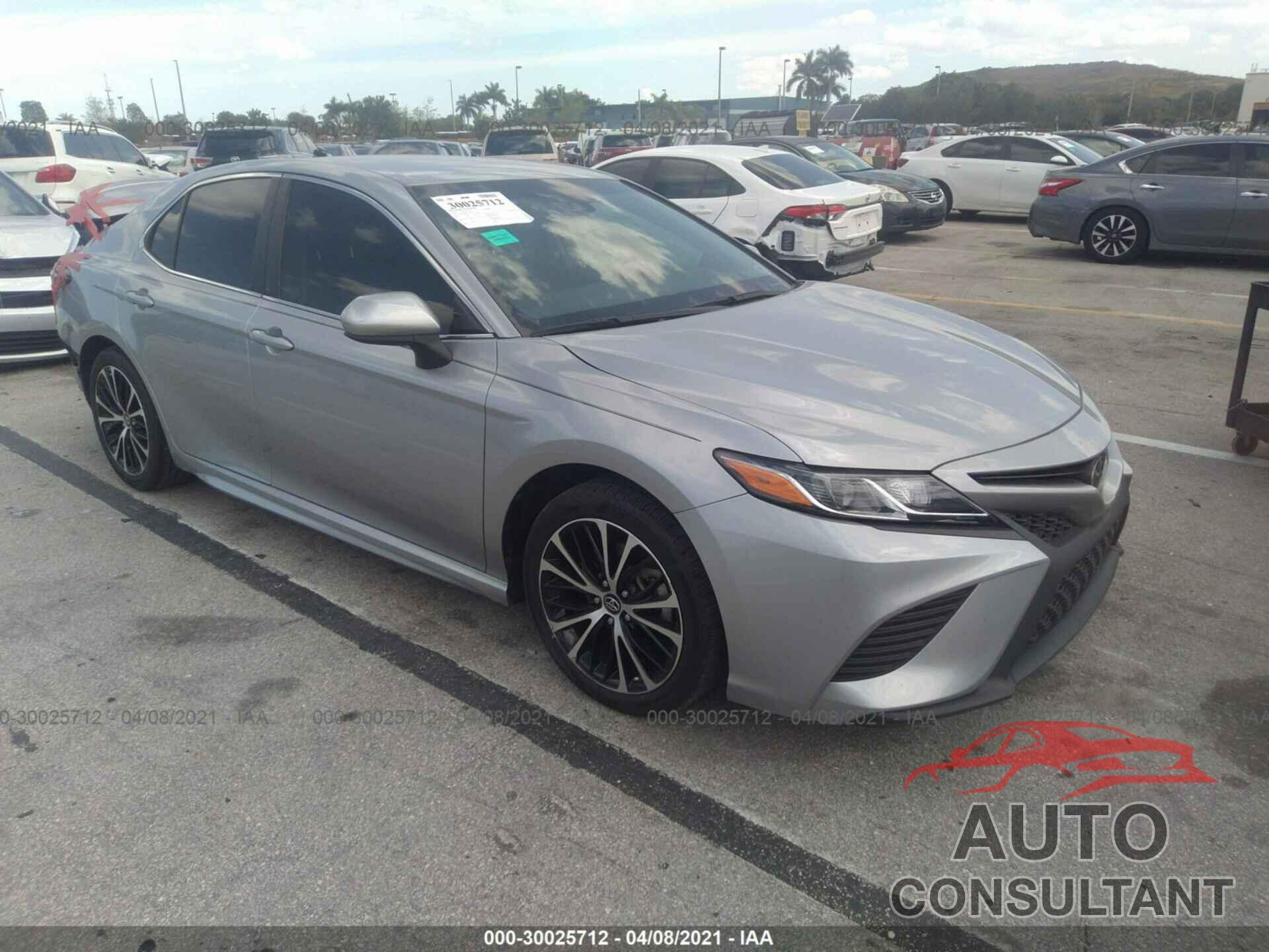 TOYOTA CAMRY 2018 - 4T1B11HK7JU158746