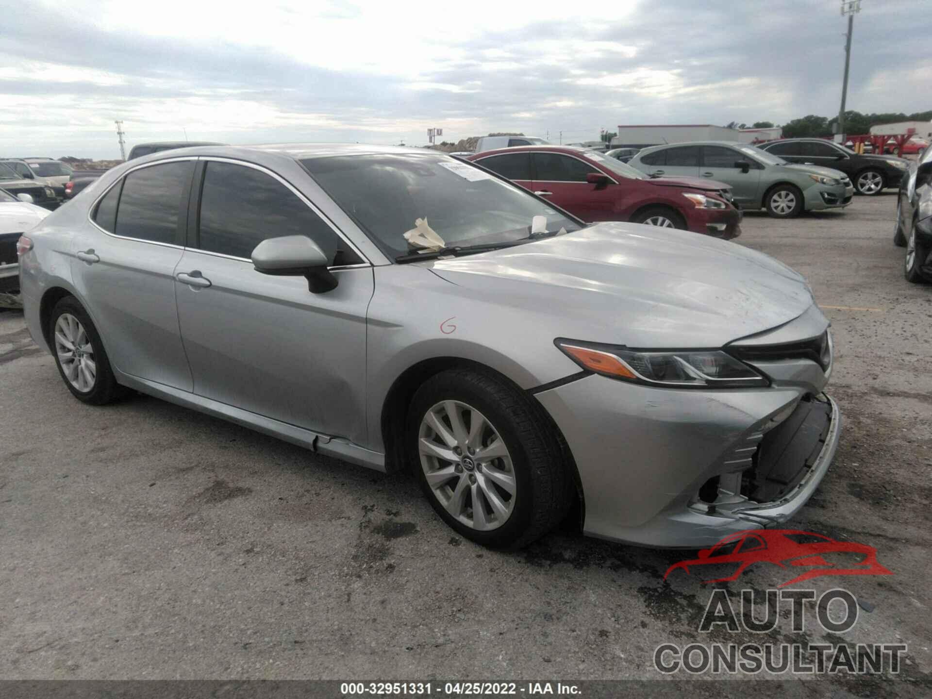 TOYOTA CAMRY 2018 - 4T1B11HK8JU026482