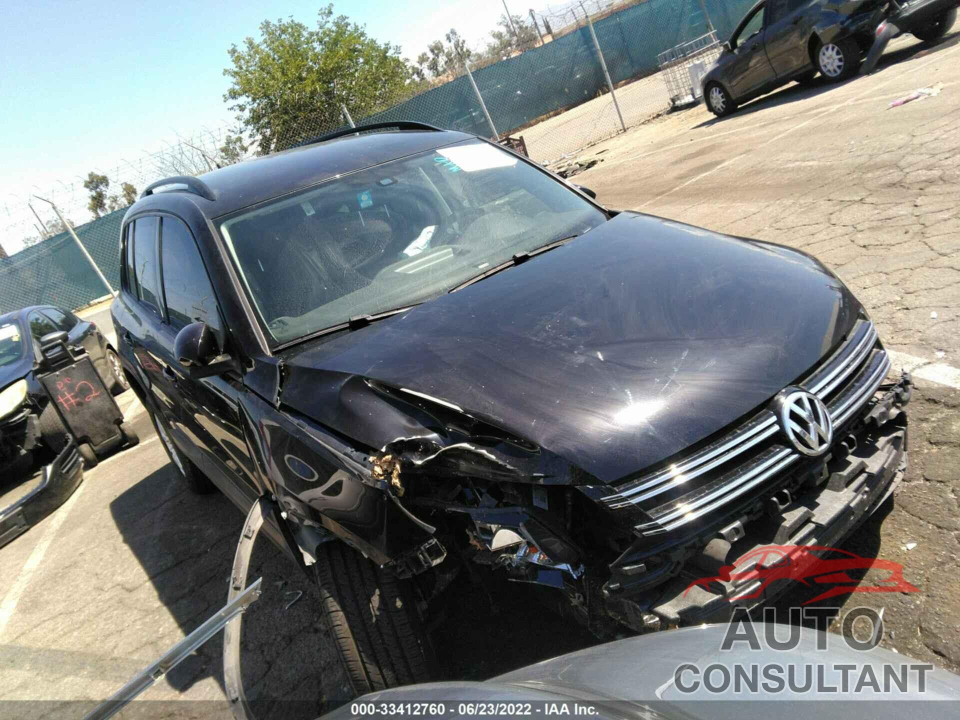 VOLKSWAGEN TIGUAN 2017 - WVGAV7AX5HK025854