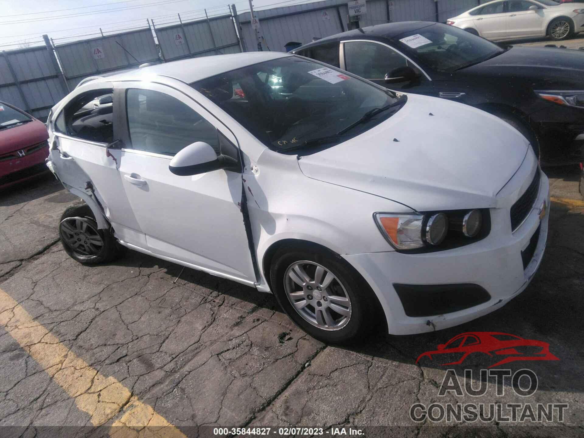 CHEVROLET SONIC 2015 - 1G1JC5SH5F4183448