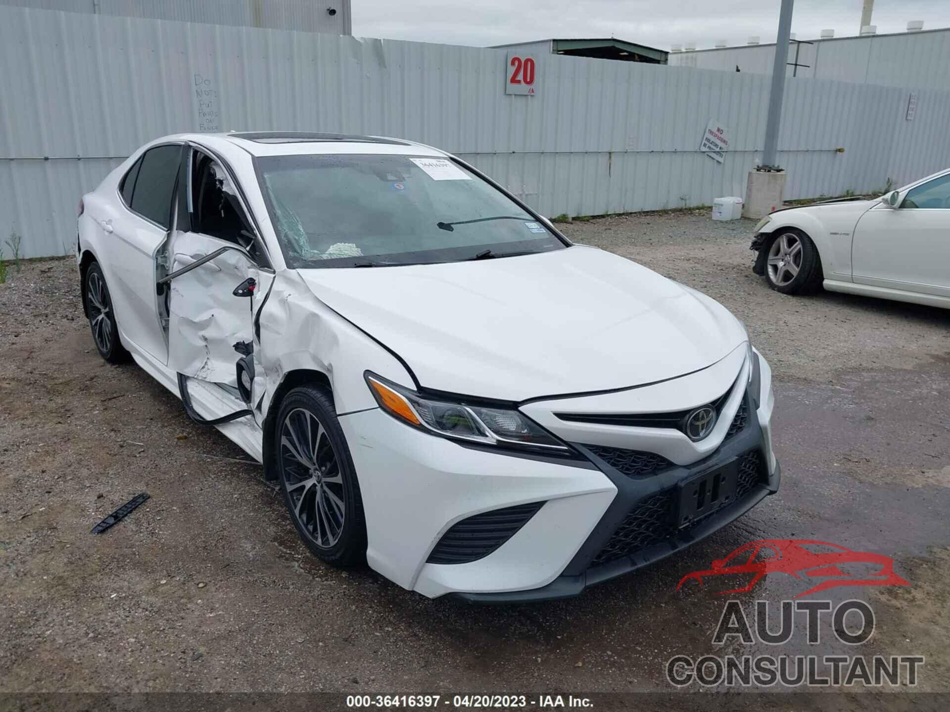 TOYOTA CAMRY 2018 - 4T1B11HK9JU584650