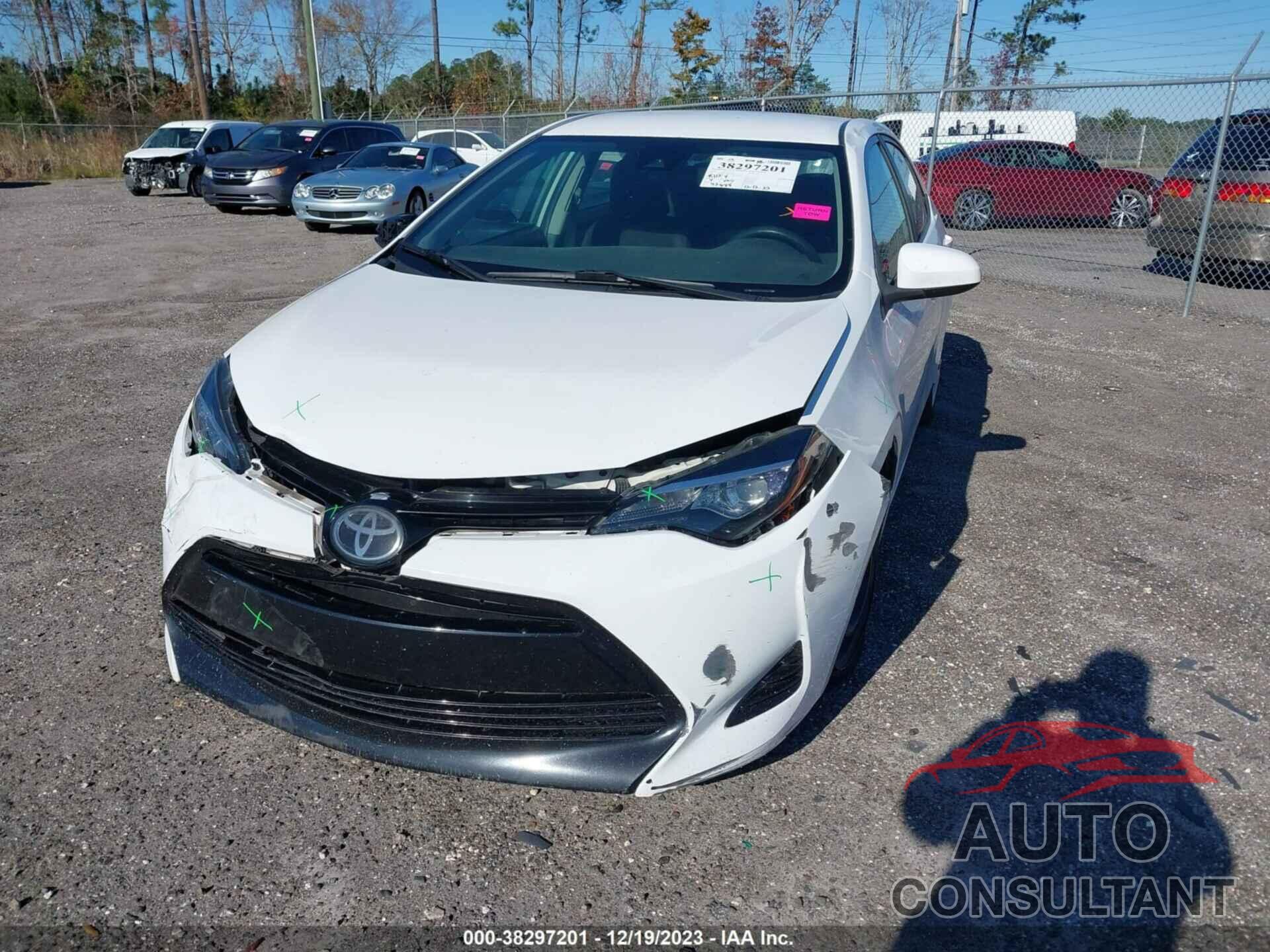 TOYOTA COROLLA 2018 - 5YFBURHE2JP805944