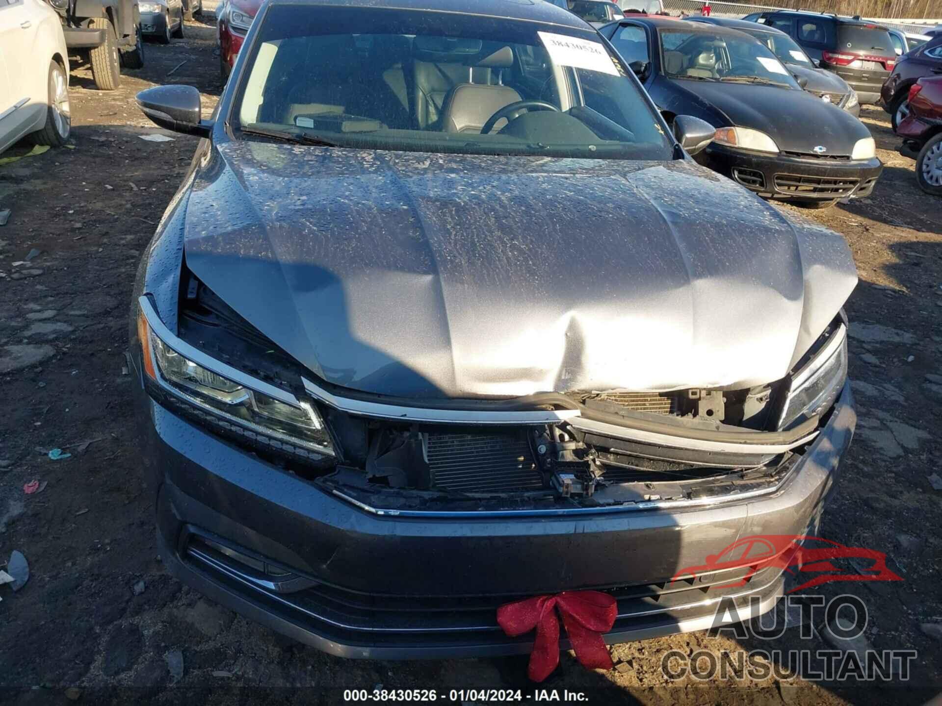 VOLKSWAGEN PASSAT 2017 - 1VWGT7A31HC048878