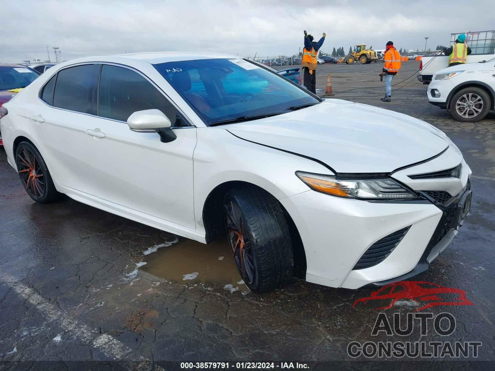 TOYOTA CAMRY 2018 - 4T1B61HK2JU158851