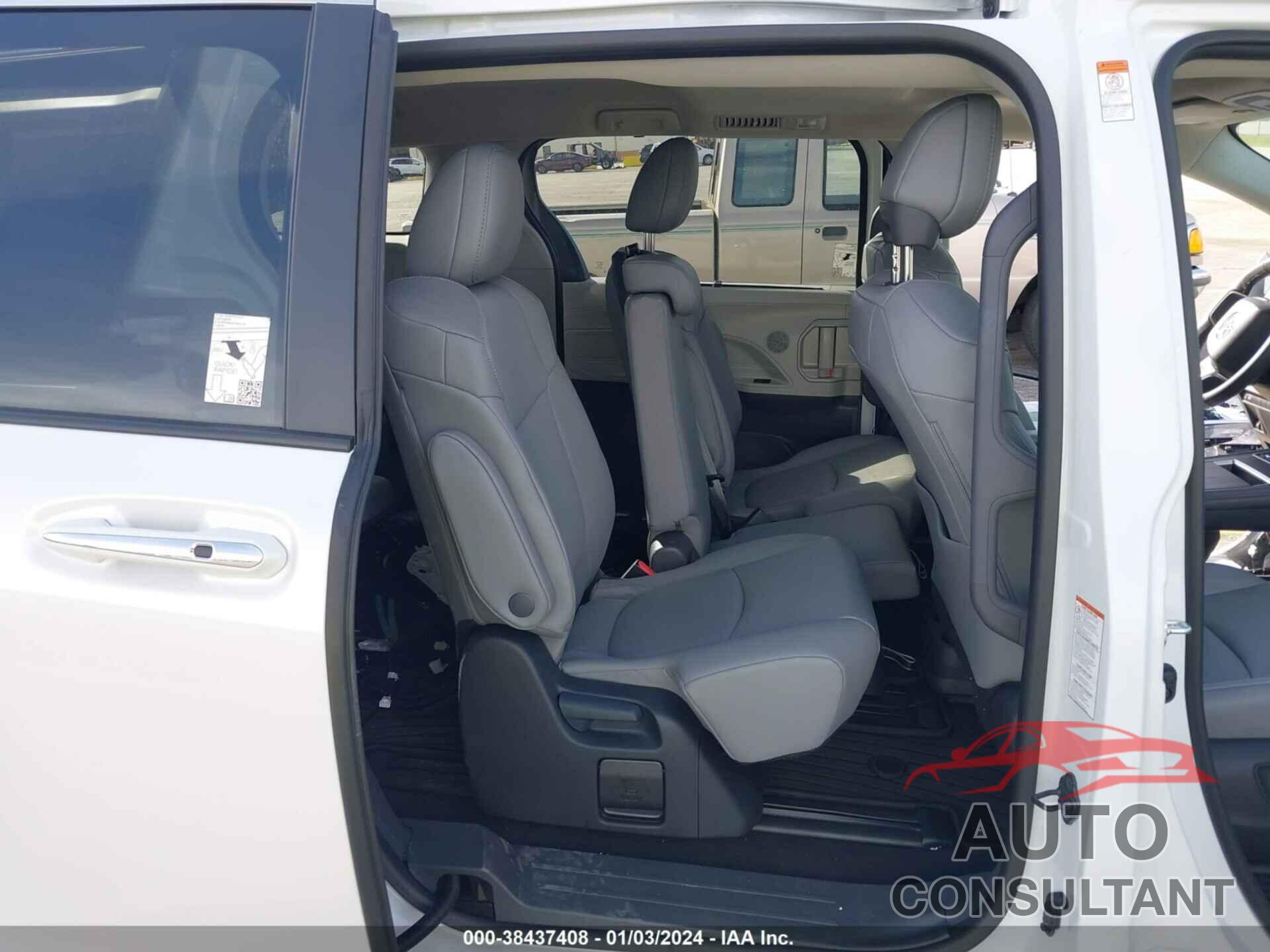 TOYOTA SIENNA 2023 - 5TDYRKEC9PS174471