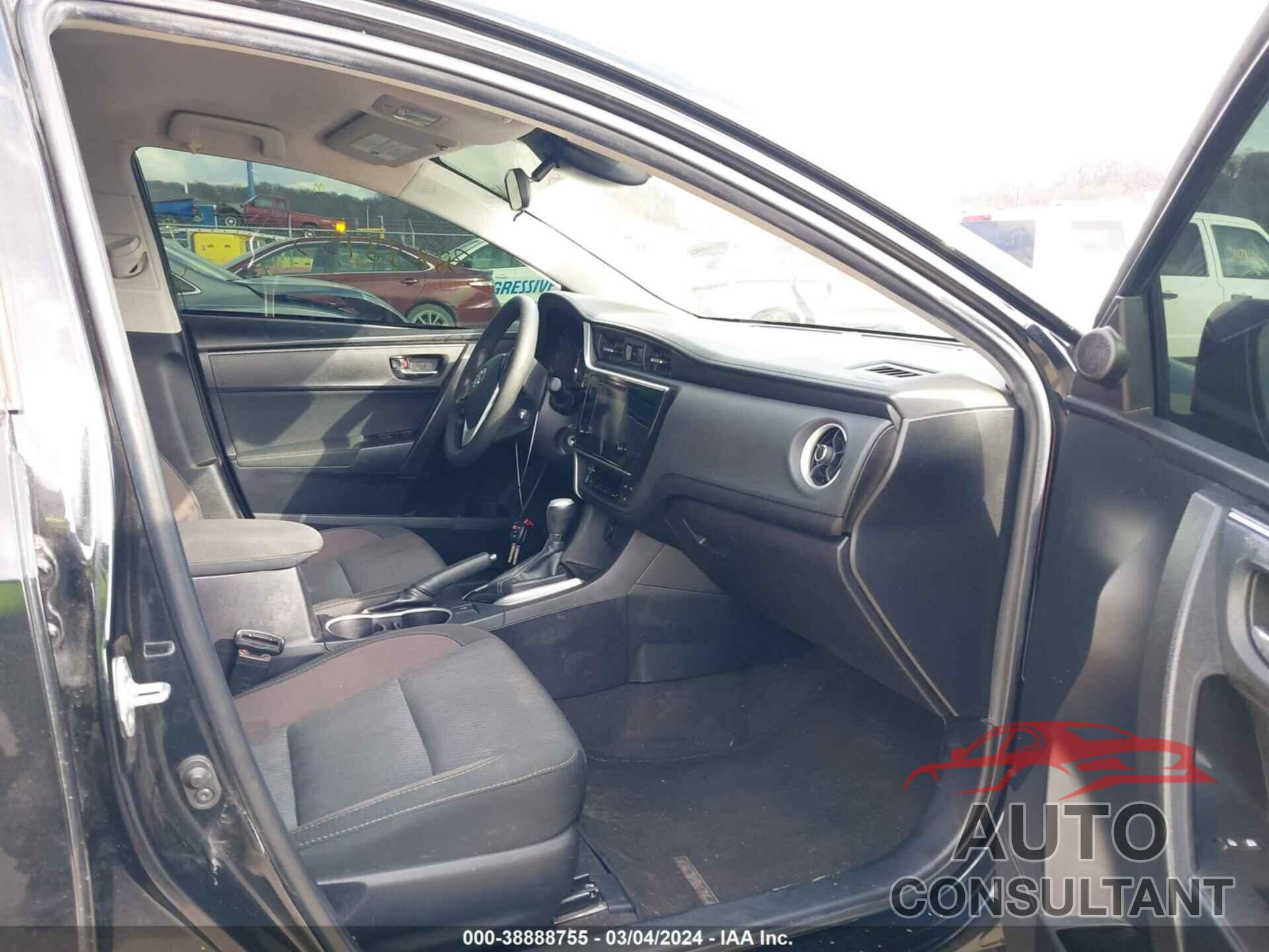 TOYOTA COROLLA 2018 - 2T1BURHE8JC012017