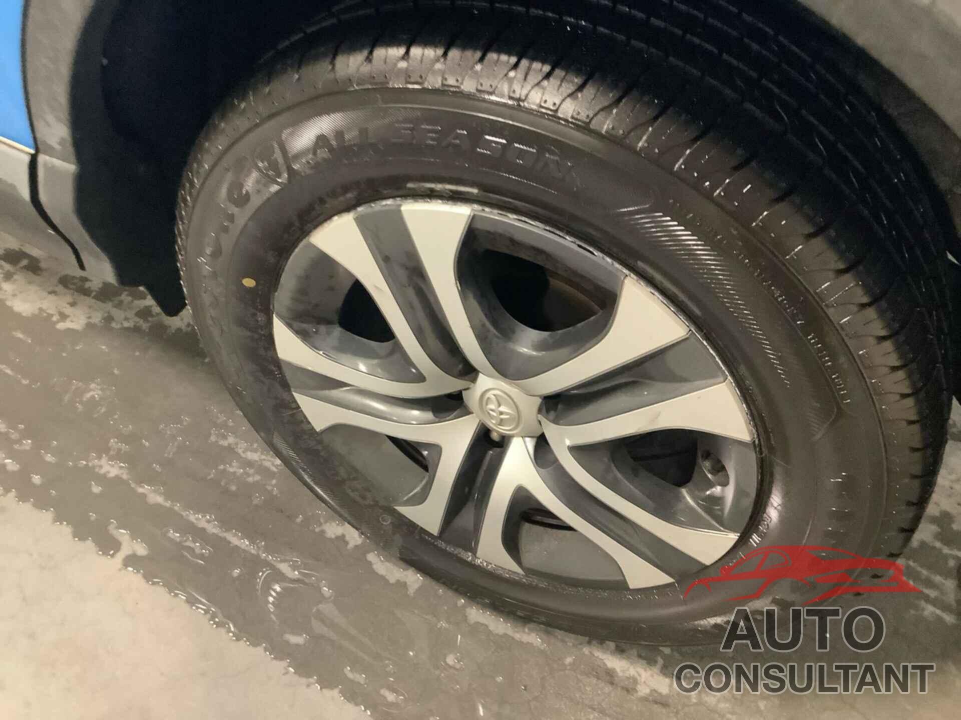 TOYOTA RAV4 2018 - JTMBFREV1JJ238144