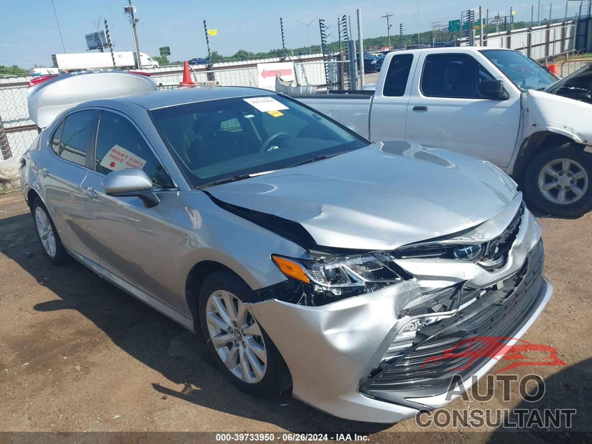 TOYOTA CAMRY 2018 - 4T1B11HK9JU542141