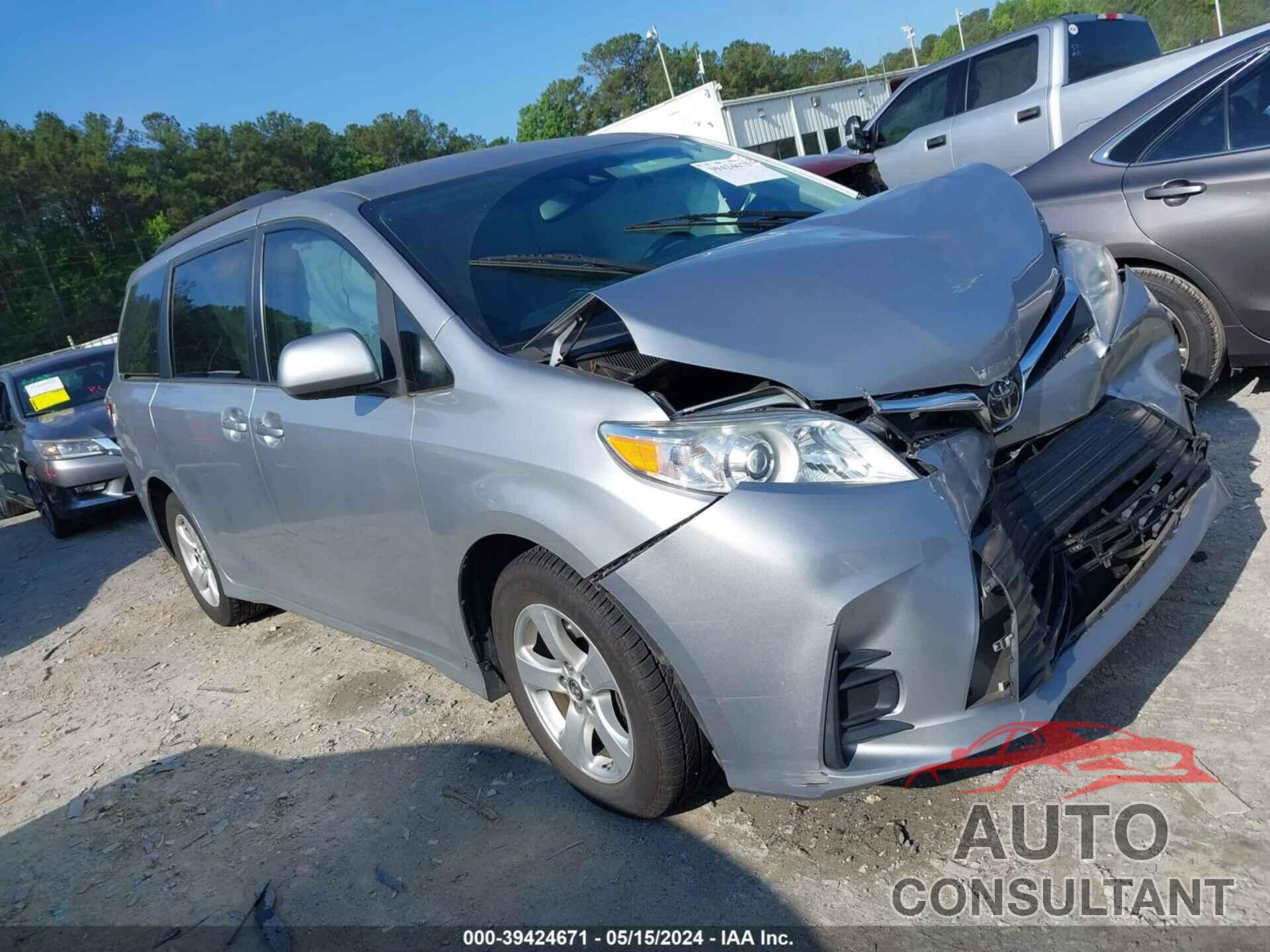 TOYOTA SIENNA 2018 - 5TDKZ3DC5JS959252