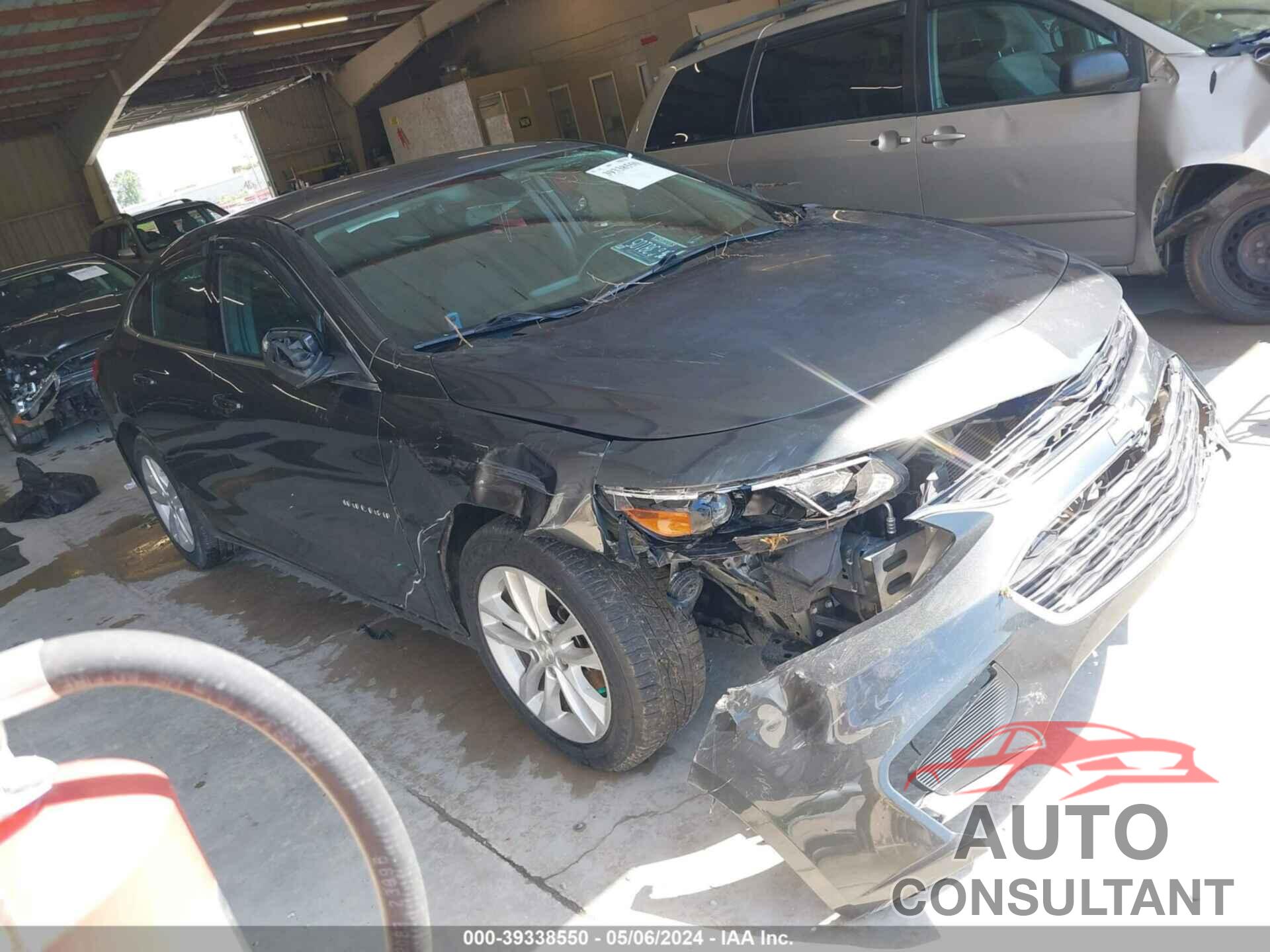 CHEVROLET MALIBU 2017 - 1G1ZE5ST4HF242871