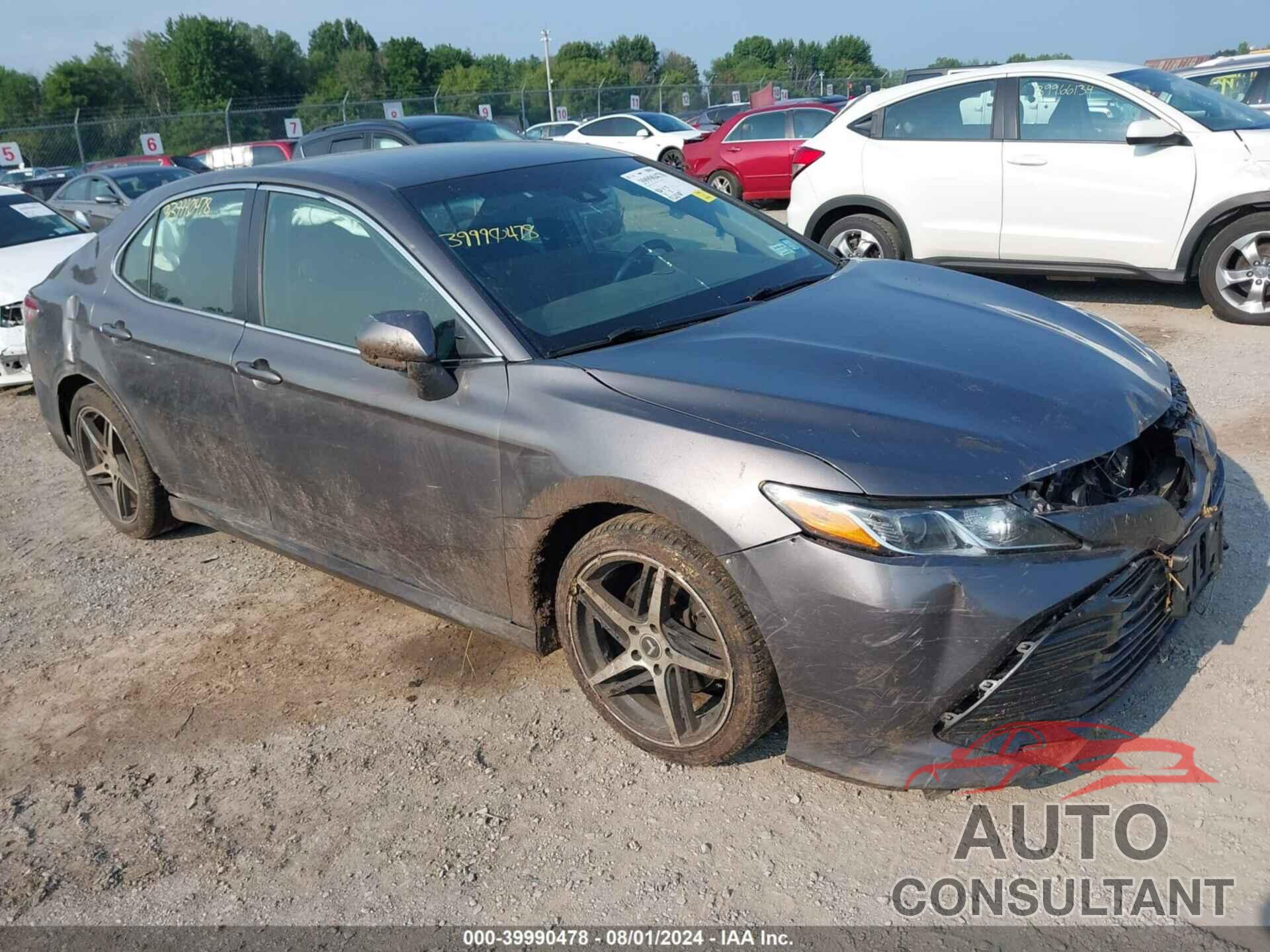 TOYOTA CAMRY 2018 - 4T1B11HK0JU088121